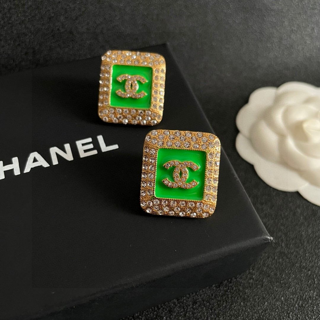 Chanel高仿綠色方形雙C耳環 高端鑲鑽時尚耳飾| 10 Chanel高仿綠色方形雙C耳環 高端鑲鑽時尚耳飾