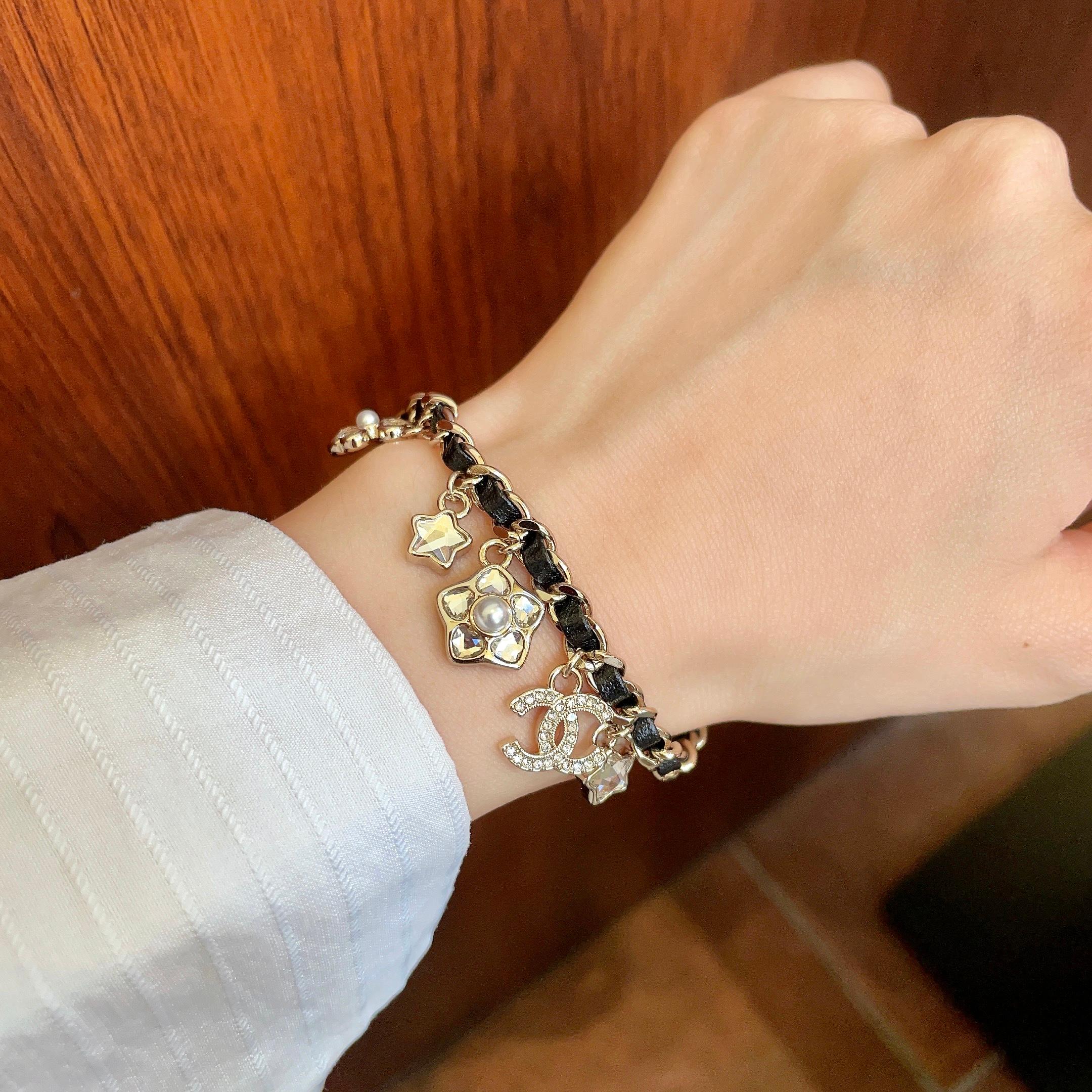 Chanel雙C吊飾手鍊 鏈條拼接氣質時尚手環| 13 Chanel雙C吊飾手鍊 鏈條拼接氣質時尚手環