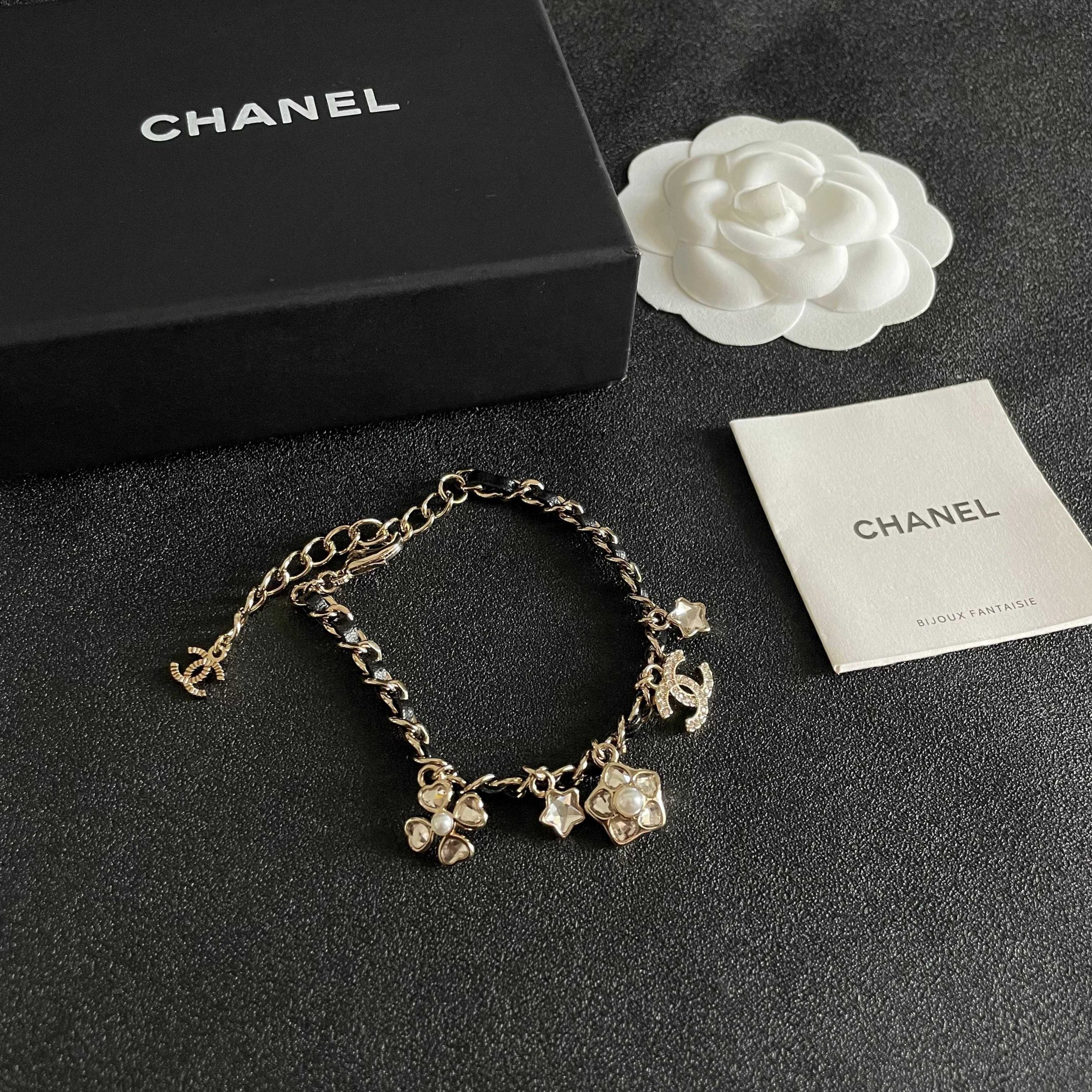 Chanel雙C吊飾手鍊 鏈條拼接氣質時尚手環| 10 Chanel雙C吊飾手鍊 鏈條拼接氣質時尚手環