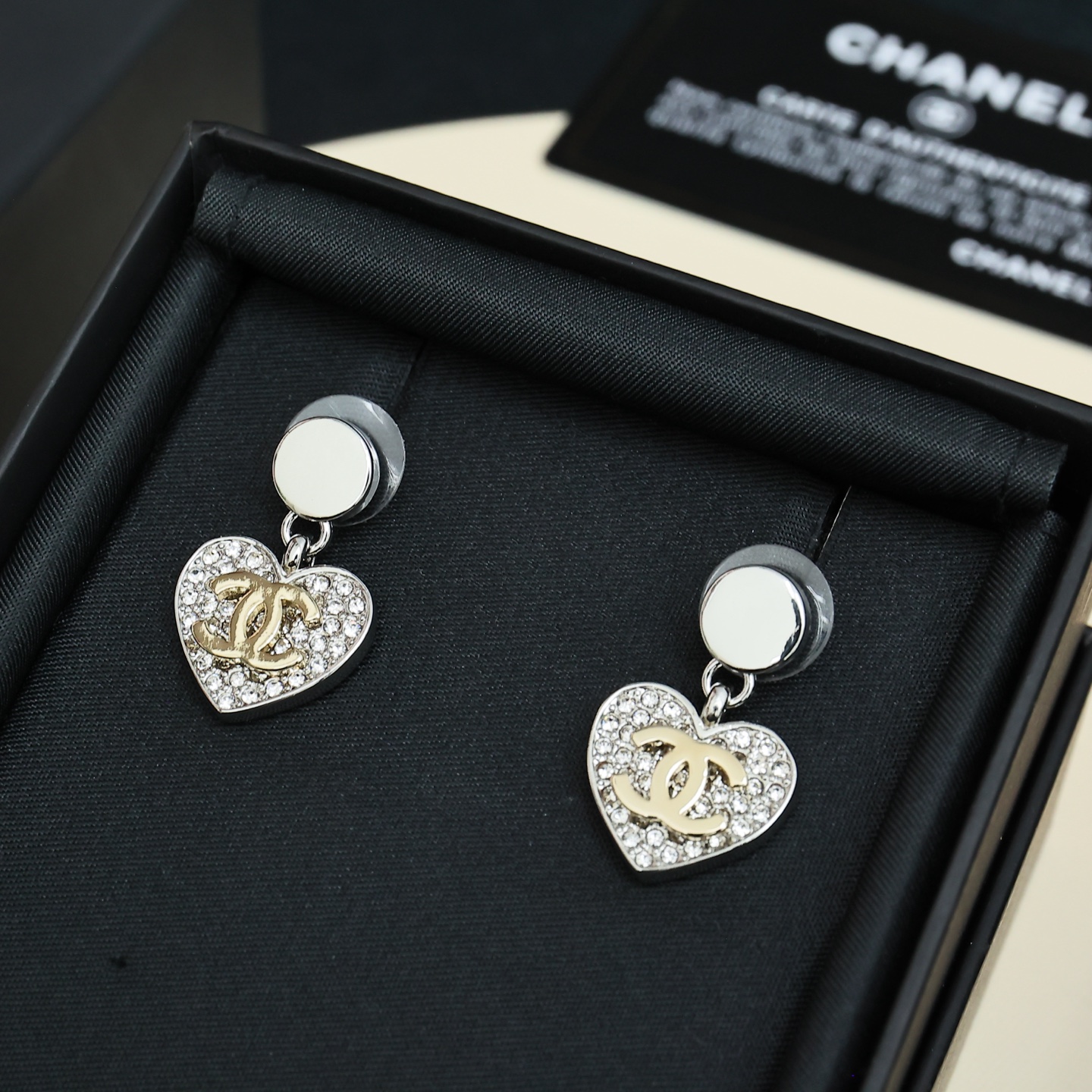 Chanel高仿經典心形吊墜耳環 雙C鑲鑽氣質耳飾| 12 Chanel高仿經典心形吊墜耳環 雙C鑲鑽氣質耳飾