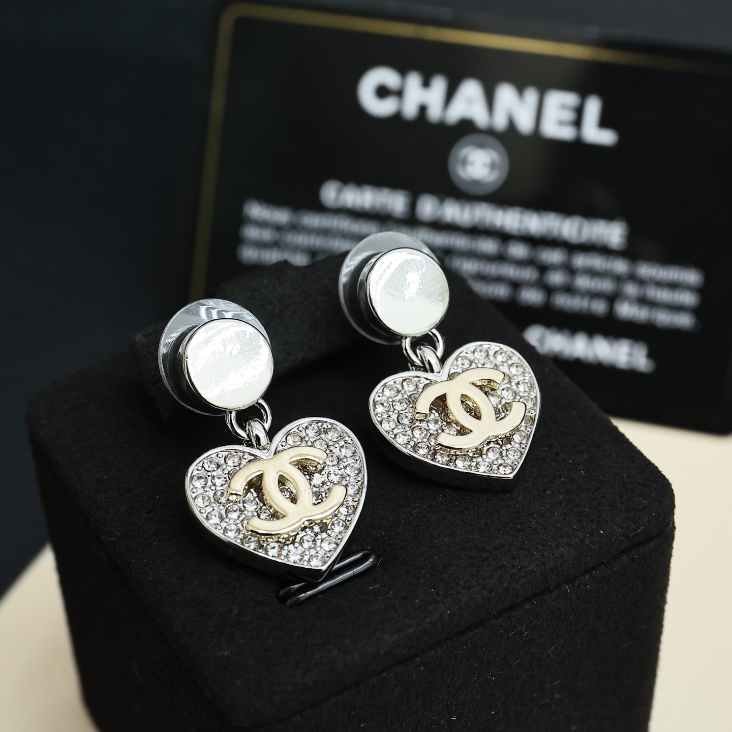 Chanel高仿經典心形吊墜耳環 雙C鑲鑽氣質耳飾| 8 Chanel高仿經典心形吊墜耳環 雙C鑲鑽氣質耳飾