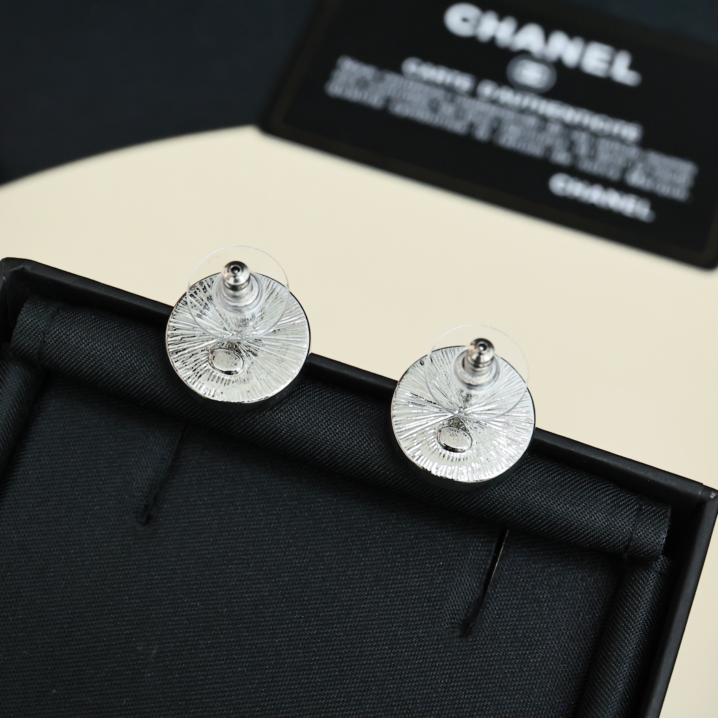 Chanel 高仿 女款圓形滿鑽雙C耳環 氣質百搭輕奢風| 10 Chanel 高仿 女款圓形滿鑽雙C耳環 氣質百搭輕奢風