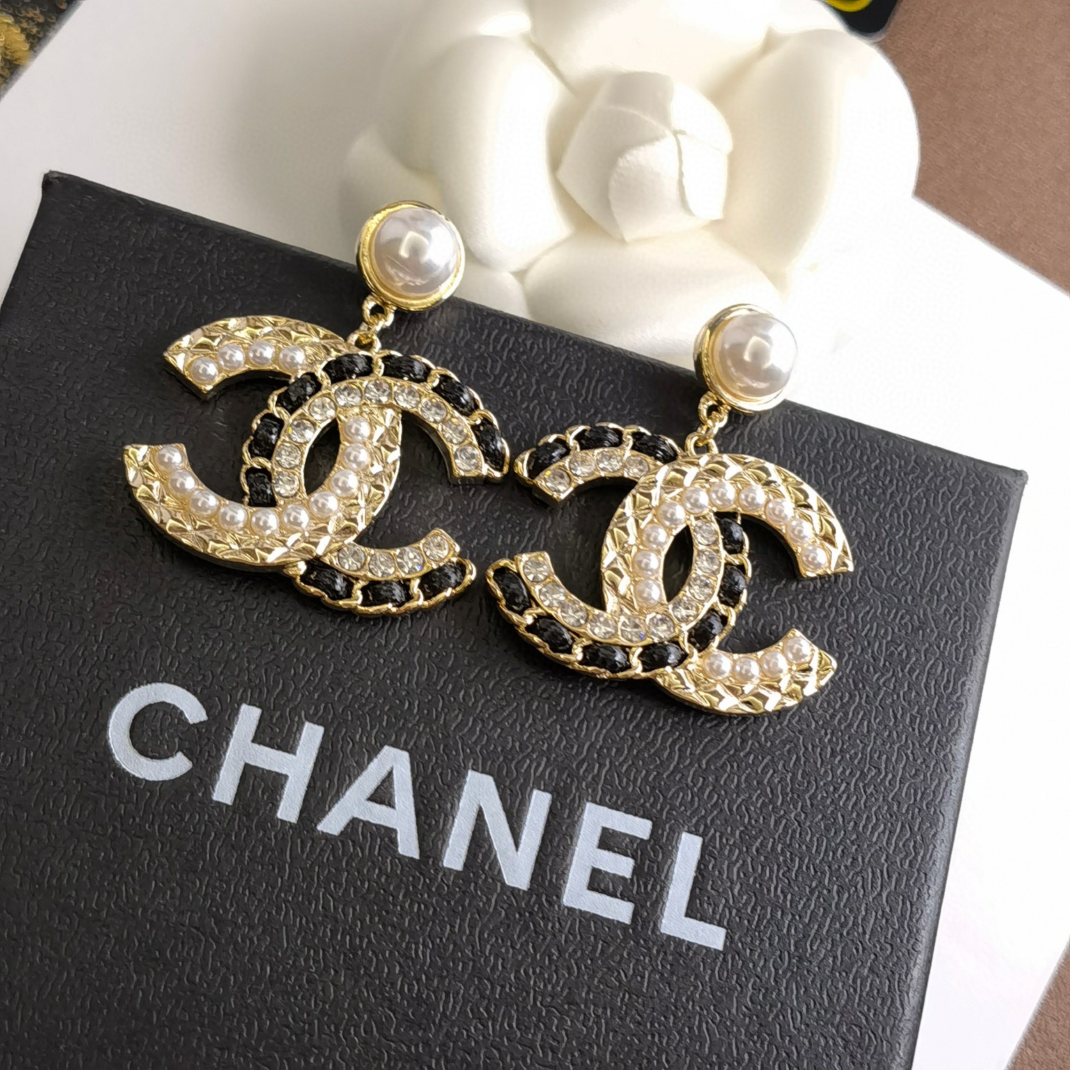 Chanel A貨 女款蝴蝶結鑲鑽耳環 氣質甜美風設計| 12 Chanel A貨 女款蝴蝶結鑲鑽耳環 氣質甜美風設計