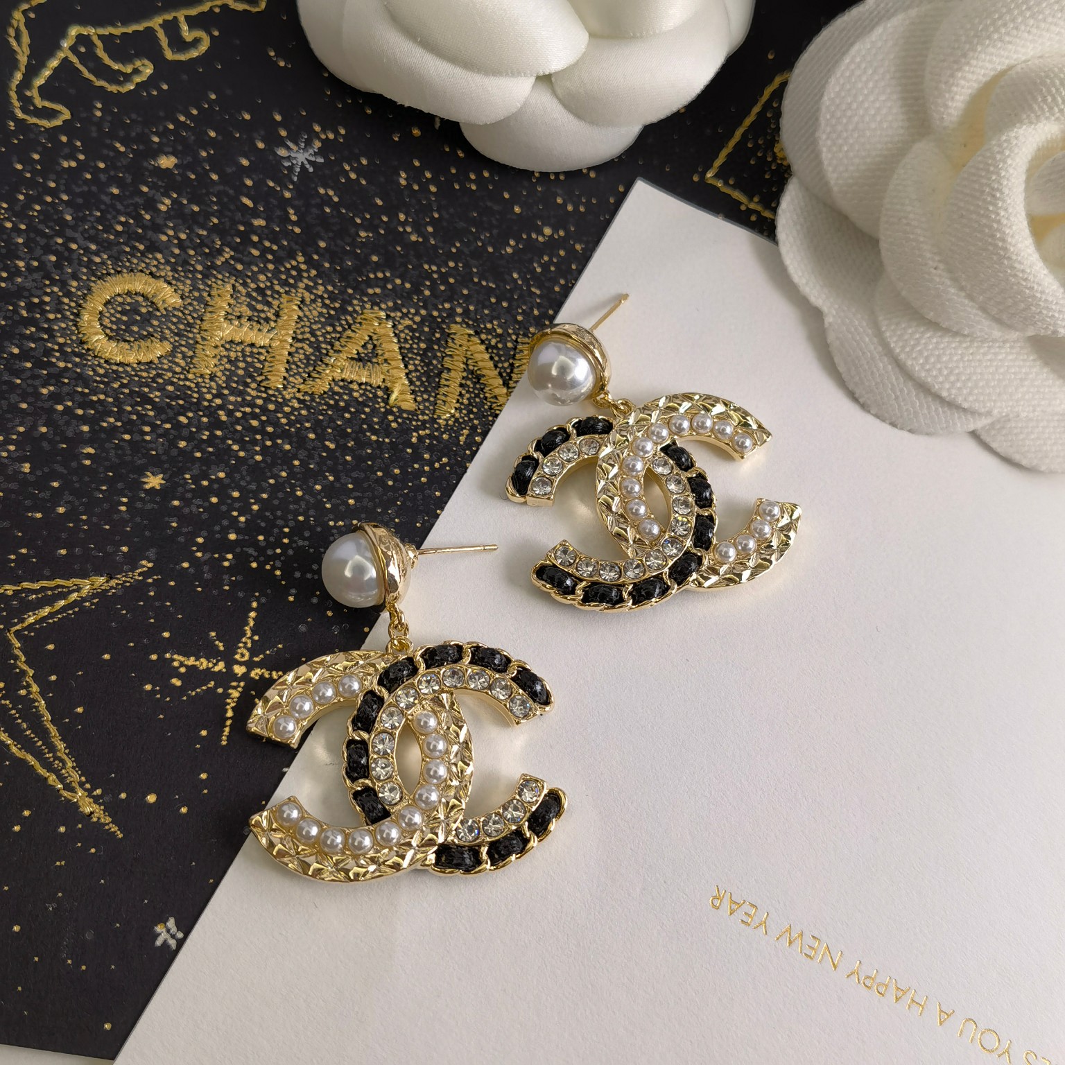 Chanel A貨 女款蝴蝶結鑲鑽耳環 氣質甜美風設計| 11 Chanel A貨 女款蝴蝶結鑲鑽耳環 氣質甜美風設計