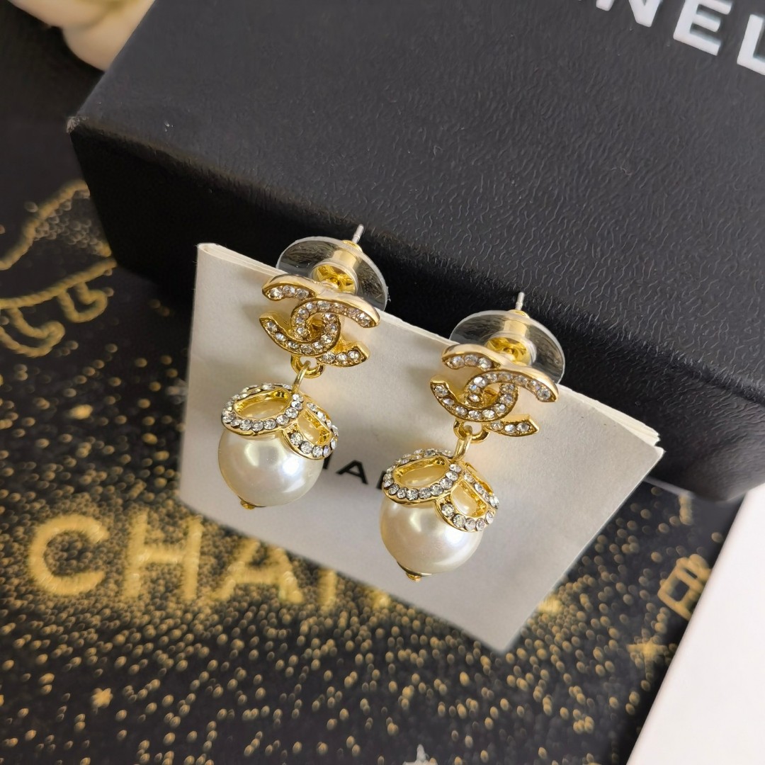 Chanel 一比一 女款珍珠吊墜耳環 氣質名媛風| 9 Chanel 一比一 女款珍珠吊墜耳環 氣質名媛風