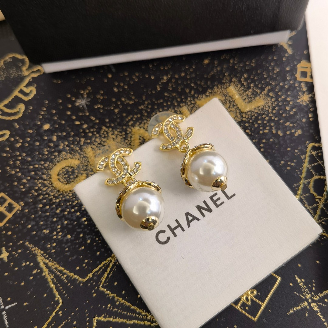 Chanel 一比一 女款珍珠吊墜耳環 氣質名媛風| 8 Chanel 一比一 女款珍珠吊墜耳環 氣質名媛風