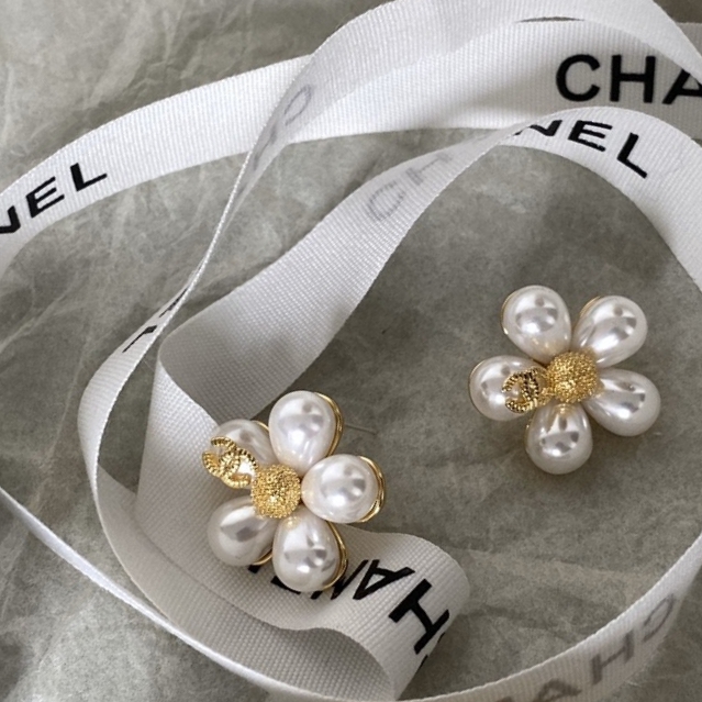 Chanel 原單 女款花朵珍珠耳釘 清新氣質款| 13 Chanel 原單 女款花朵珍珠耳釘 清新氣質款