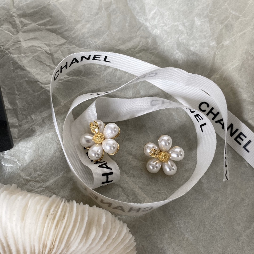 Chanel 原單 女款花朵珍珠耳釘 清新氣質款| 10 Chanel 原單 女款花朵珍珠耳釘 清新氣質款