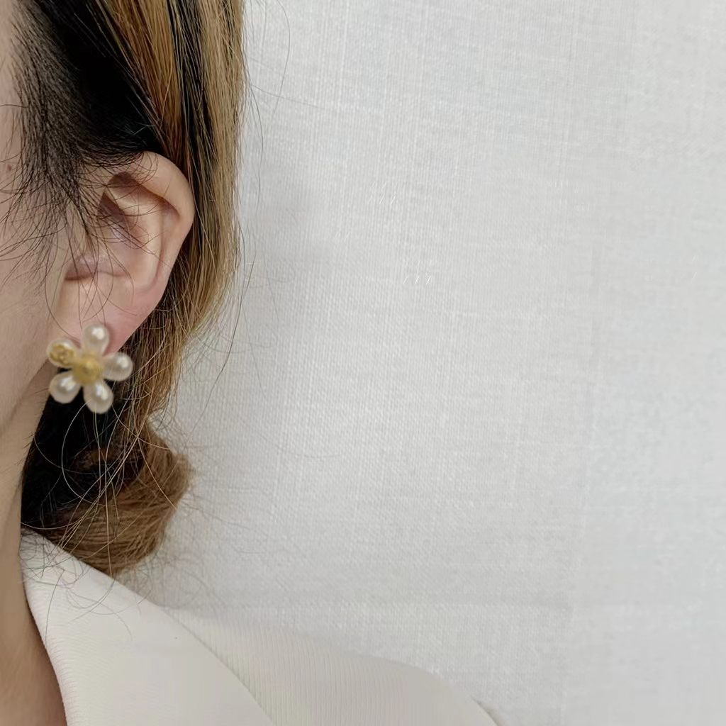 Chanel 原單 女款花朵珍珠耳釘 清新氣質款| 8 Chanel 原單 女款花朵珍珠耳釘 清新氣質款