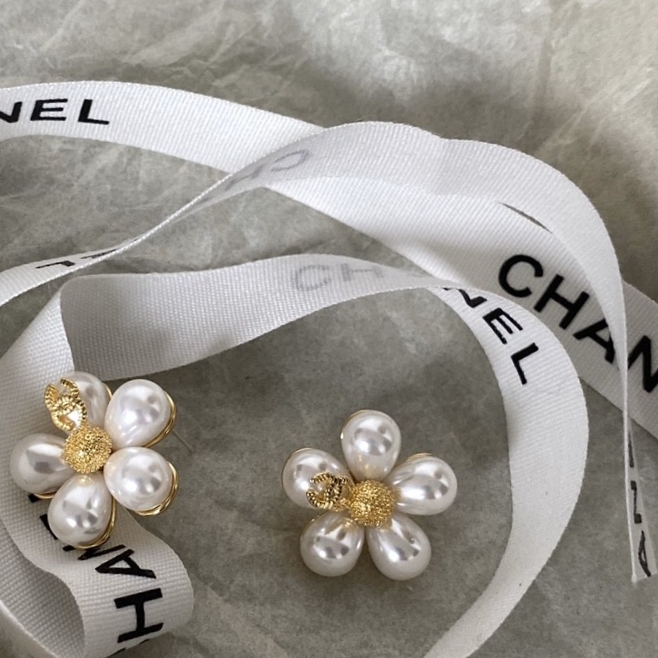 Chanel 原單 女款花朵珍珠耳釘 清新氣質款| 7 Chanel 原單 女款花朵珍珠耳釘 清新氣質款