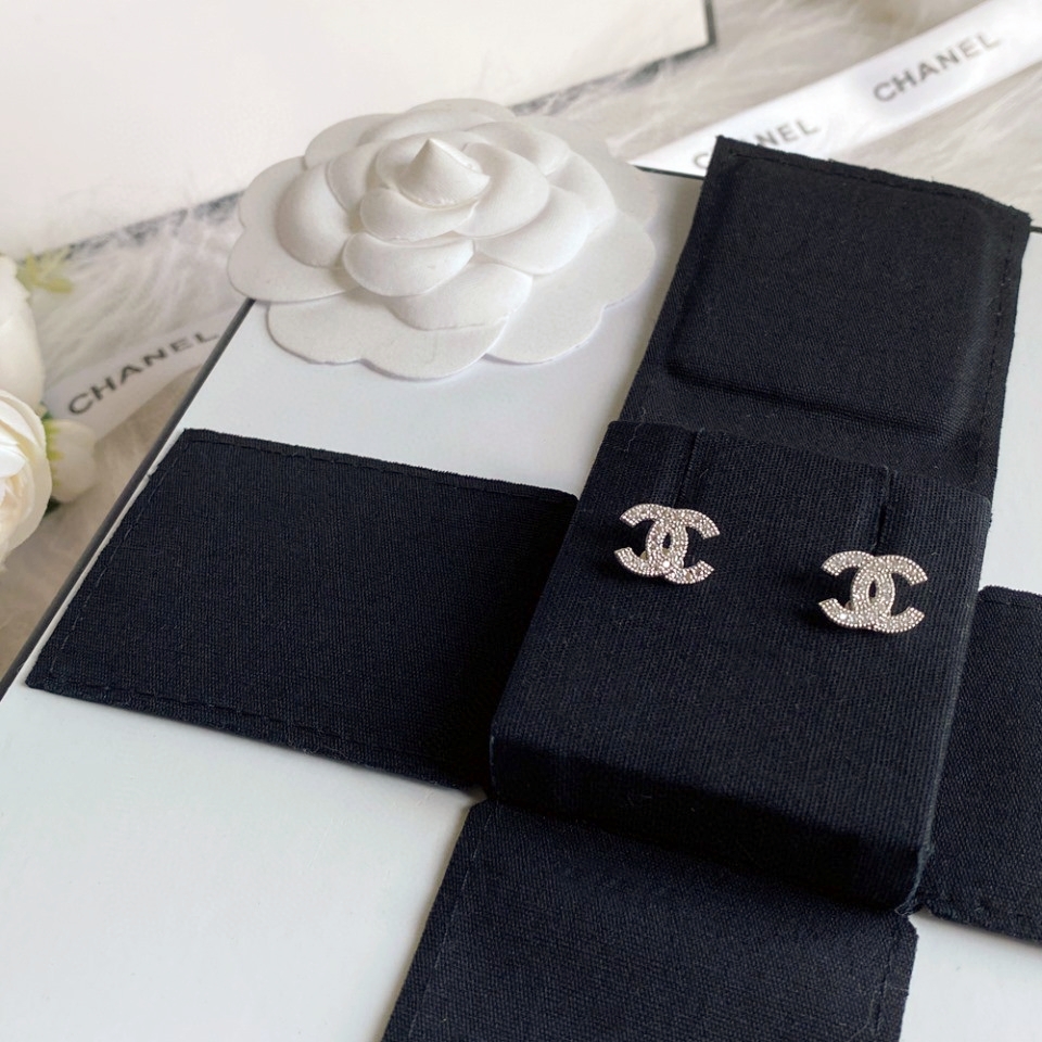 Chanel A貨 女款滿鑽雙C耳釘 閃耀奢華設計| 8 Chanel A貨 女款滿鑽雙C耳釘 閃耀奢華設計