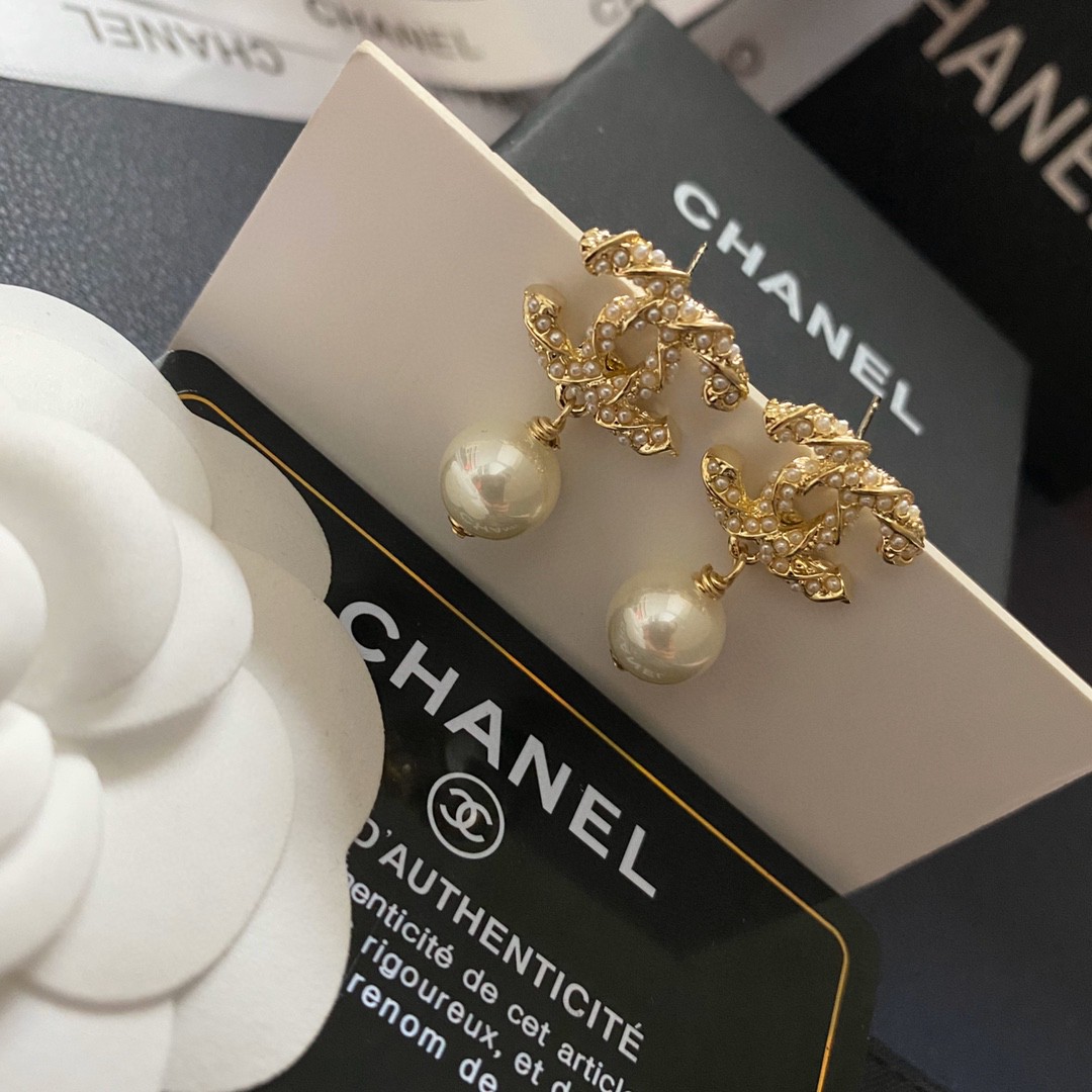 Chanel 高仿 女款經典雙C耳釘 簡約百搭款| 12 Chanel 高仿 女款經典雙C耳釘 簡約百搭款