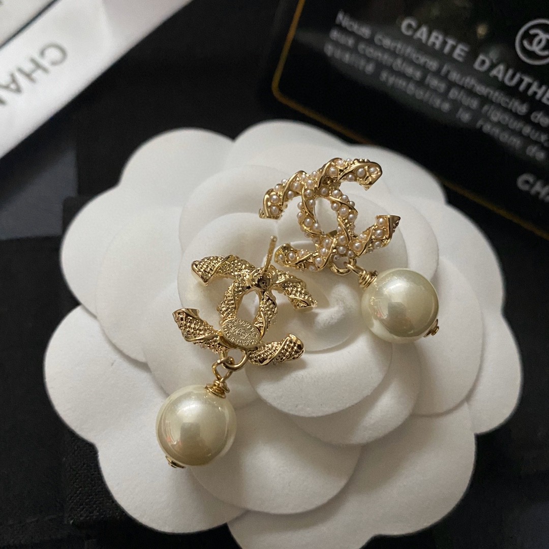 Chanel 高仿 女款經典雙C耳釘 簡約百搭款| 10 Chanel 高仿 女款經典雙C耳釘 簡約百搭款