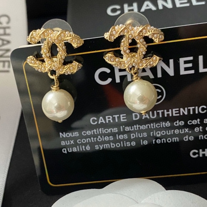 Chanel 高仿 女款經典雙C耳釘 簡約百搭款| 9 Chanel 高仿 女款經典雙C耳釘 簡約百搭款