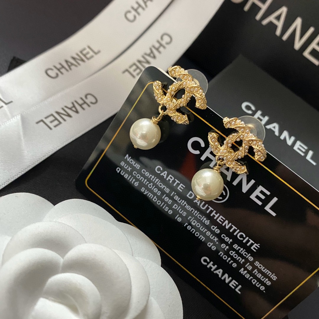 Chanel 高仿 女款經典雙C耳釘 簡約百搭款| 7 Chanel 高仿 女款經典雙C耳釘 簡約百搭款