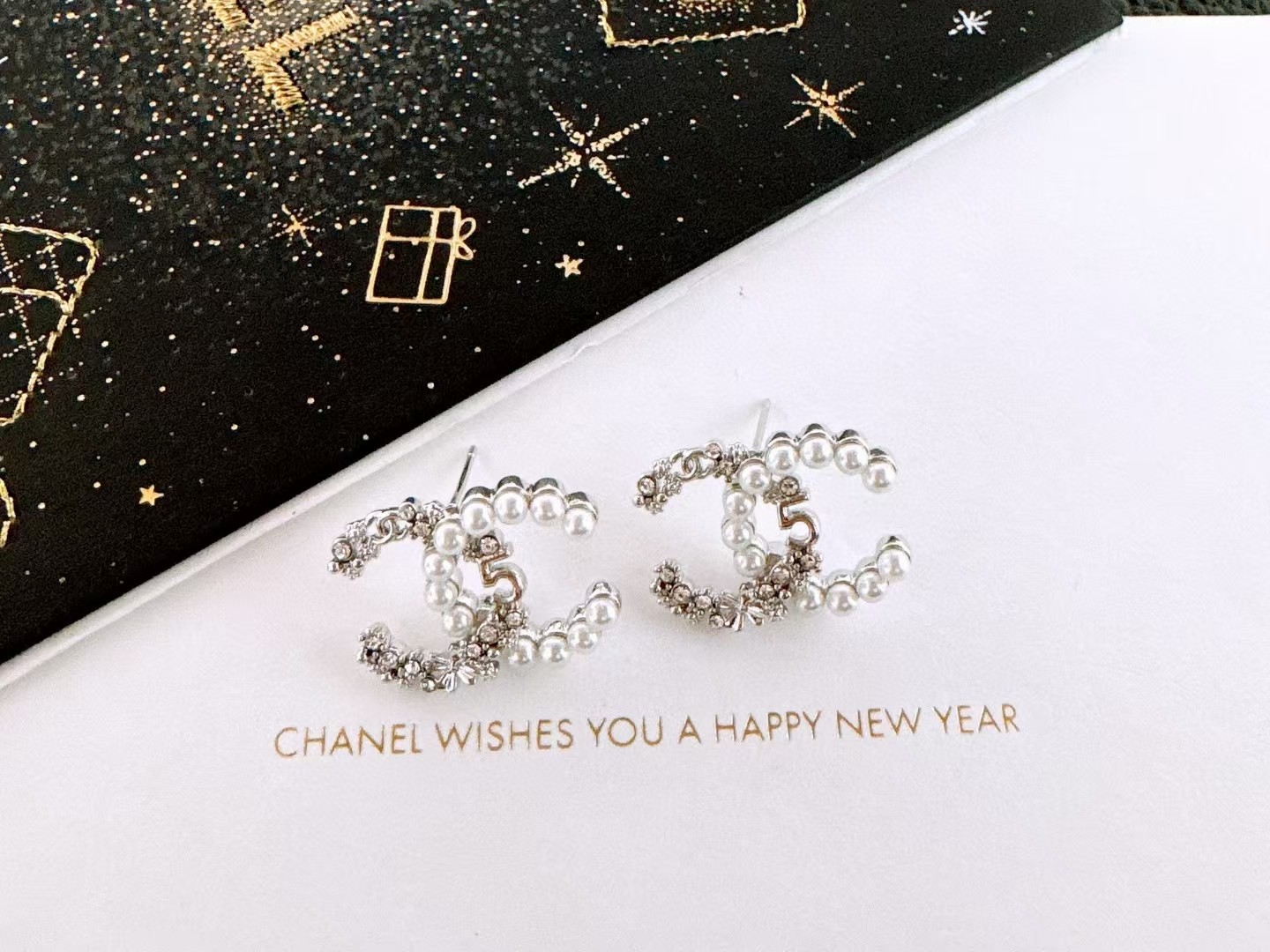 Chanel 高仿 珍珠雙C耳環 復古優雅氣質款 高級感耳飾推薦| 10 Chanel 高仿 珍珠雙C耳環 復古優雅氣質款 高級感耳飾推薦