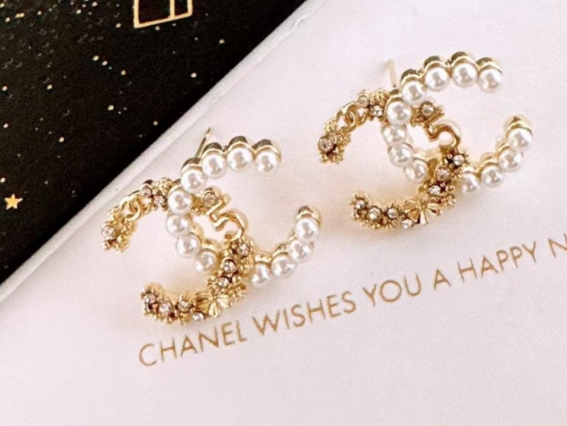 Chanel 高仿 珍珠雙C耳環 復古優雅氣質款 高級感耳飾推薦| 8 Chanel 高仿 珍珠雙C耳環 復古優雅氣質款 高級感耳飾推薦