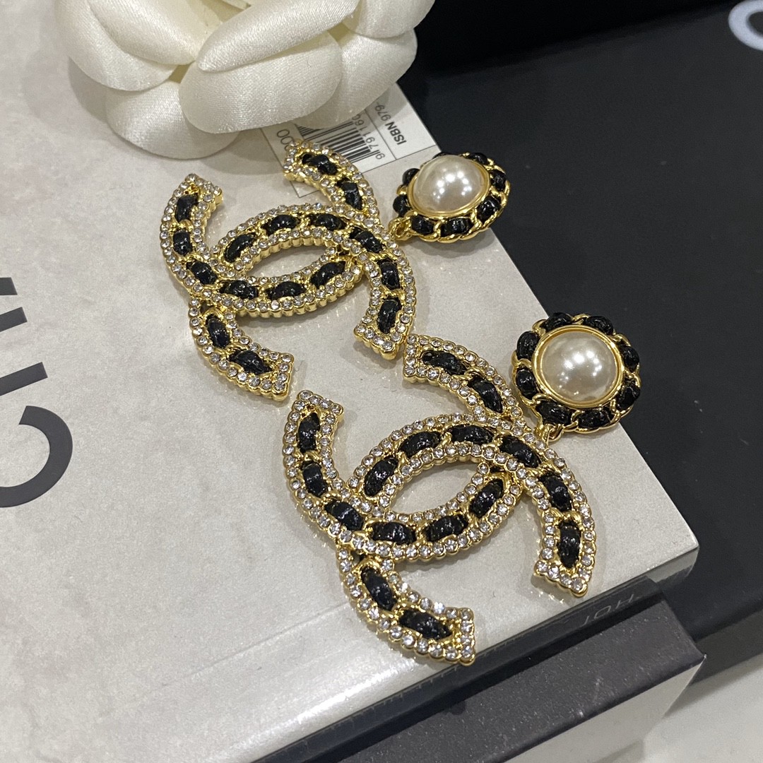 Chanel 一比一 黑白雙色雙C耳環 滿鑽設計 高級感時尚耳飾| 12 Chanel 一比一 黑白雙色雙C耳環 滿鑽設計 高級感時尚耳飾