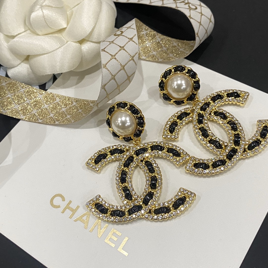 Chanel 一比一 黑白雙色雙C耳環 滿鑽設計 高級感時尚耳飾| 8 Chanel 一比一 黑白雙色雙C耳環 滿鑽設計 高級感時尚耳飾