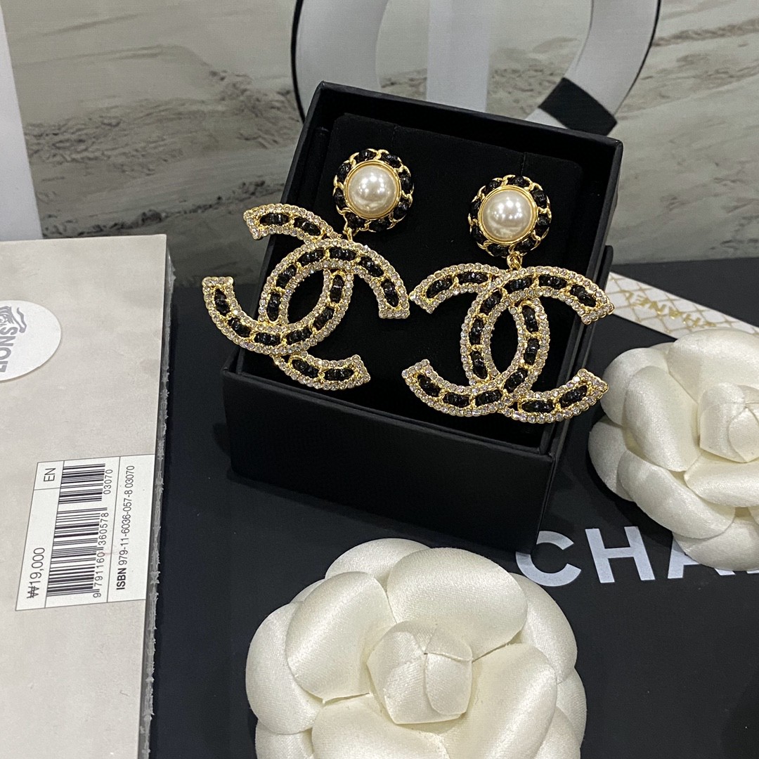 Chanel 一比一 黑白雙色雙C耳環 滿鑽設計 高級感時尚耳飾| 7 Chanel 一比一 黑白雙色雙C耳環 滿鑽設計 高級感時尚耳飾