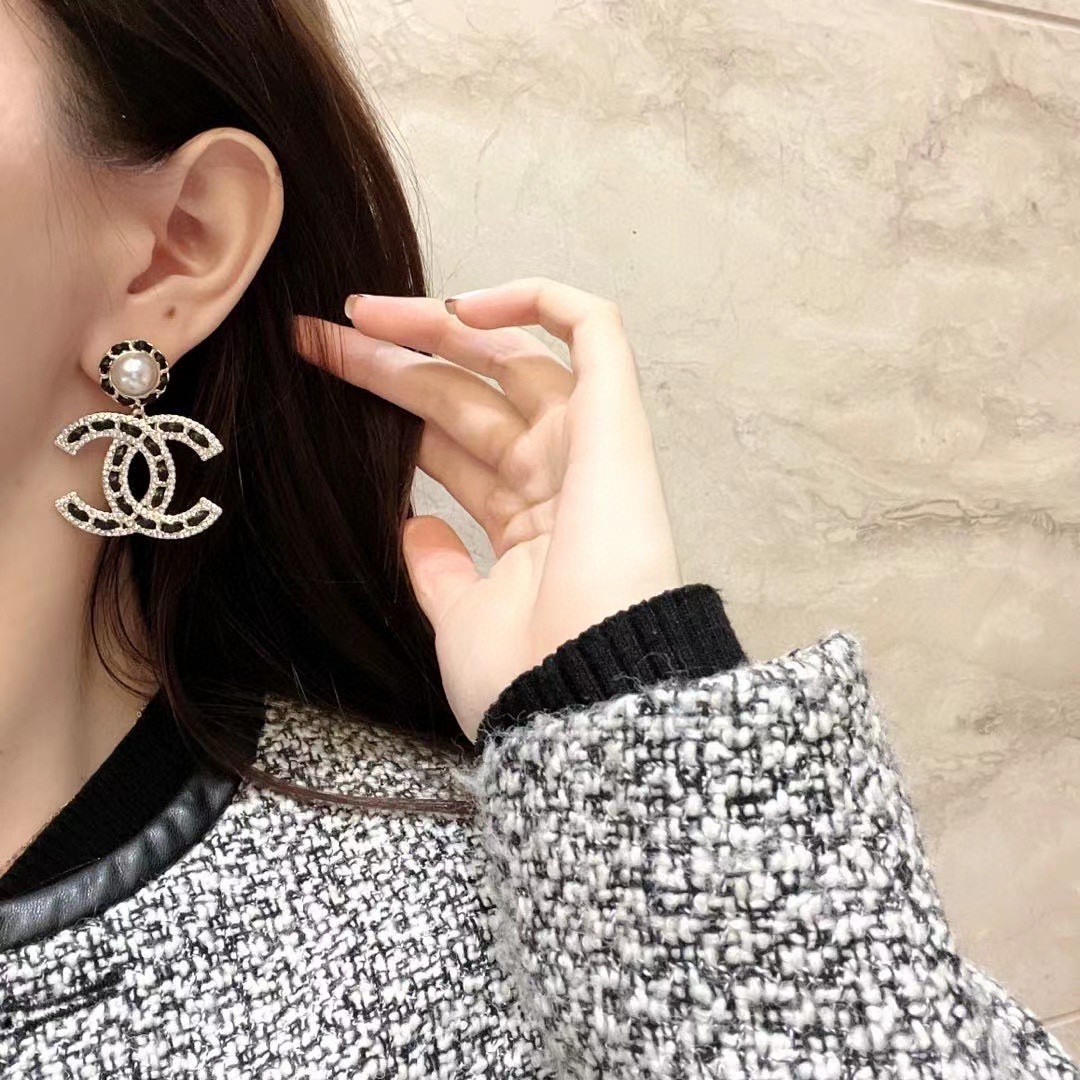 Chanel 一比一 黑白雙色雙C耳環 滿鑽設計 高級感時尚耳飾| 14 Chanel 一比一 黑白雙色雙C耳環 滿鑽設計 高級感時尚耳飾