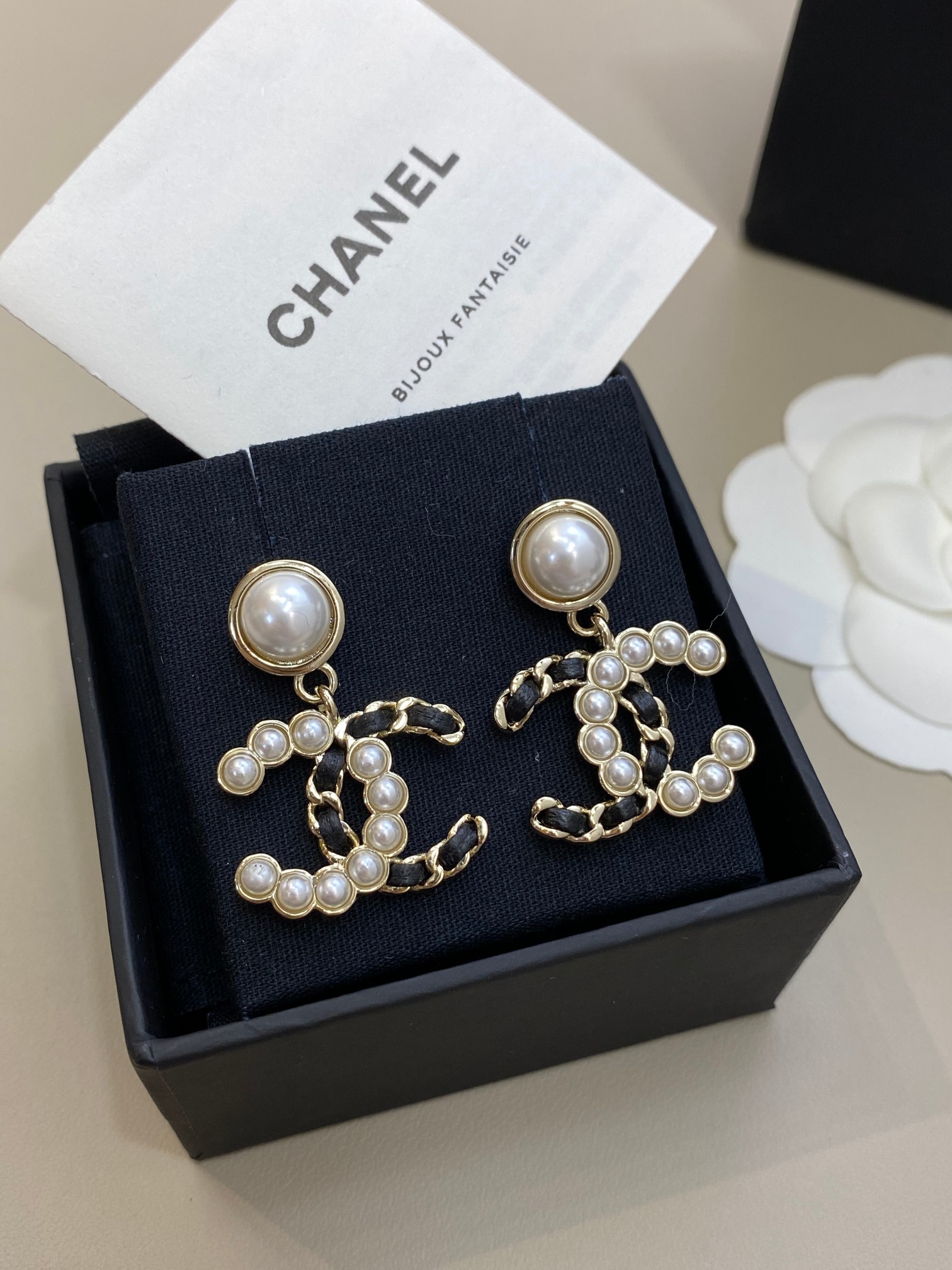 Chanel 高仿 珍珠編織雙C耳環 經典氣質款 高級感耳飾| 13 Chanel 高仿 珍珠編織雙C耳環 經典氣質款 高級感耳飾