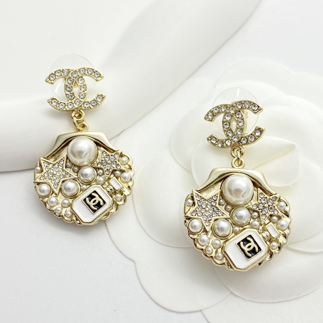 Chanel 原單 復古圓牌珍珠耳環 高級質感設計 時尚耳飾| 13 Chanel 原單 復古圓牌珍珠耳環 高級質感設計 時尚耳飾