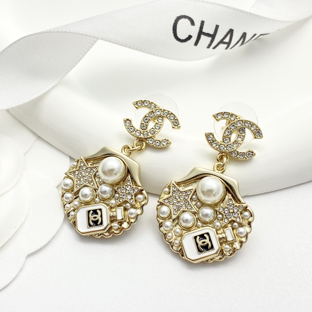 Chanel 原單 復古圓牌珍珠耳環 高級質感設計 時尚耳飾| 10 Chanel 原單 復古圓牌珍珠耳環 高級質感設計 時尚耳飾