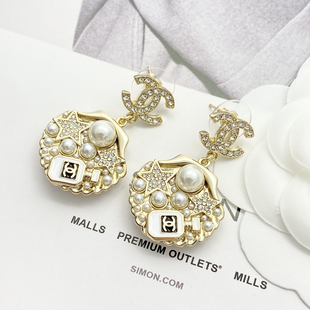 Chanel 原單 復古圓牌珍珠耳環 高級質感設計 時尚耳飾| 8 Chanel 原單 復古圓牌珍珠耳環 高級質感設計 時尚耳飾
