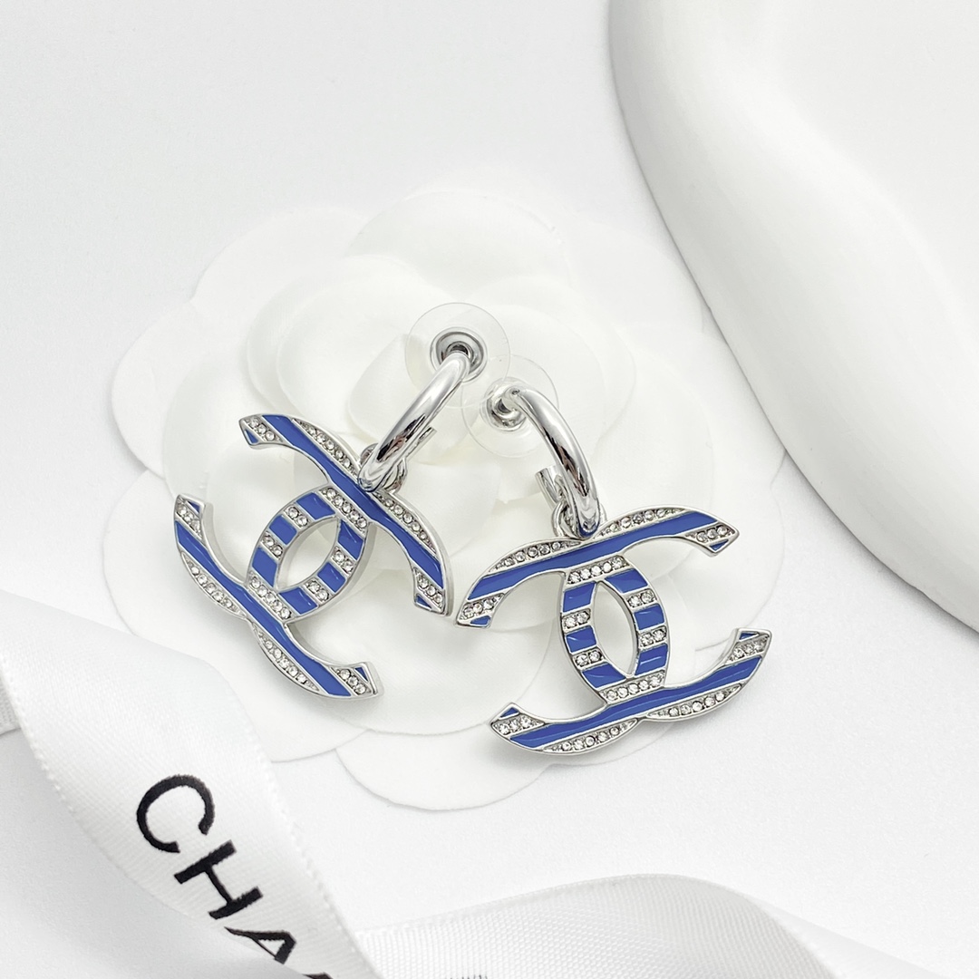 Chanel 高仿 藍色琺瑯雙C耳環 高級時尚設計 個性百搭耳飾| 8 Chanel 高仿 藍色琺瑯雙C耳環 高級時尚設計 個性百搭耳飾