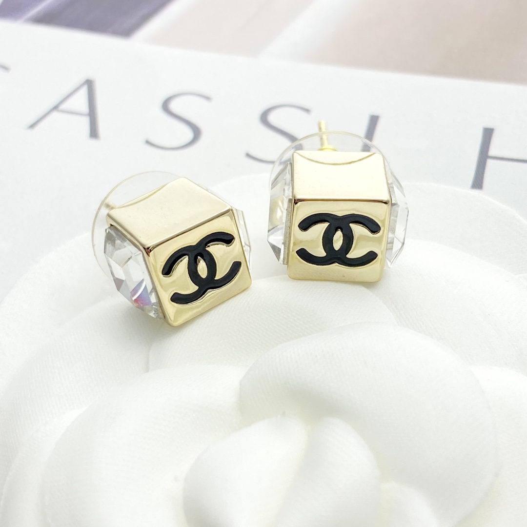 Chanel 原單 小方塊雙C耳釘 極簡設計 高級感百搭耳飾| 15 Chanel 原單 小方塊雙C耳釘 極簡設計 高級感百搭耳飾