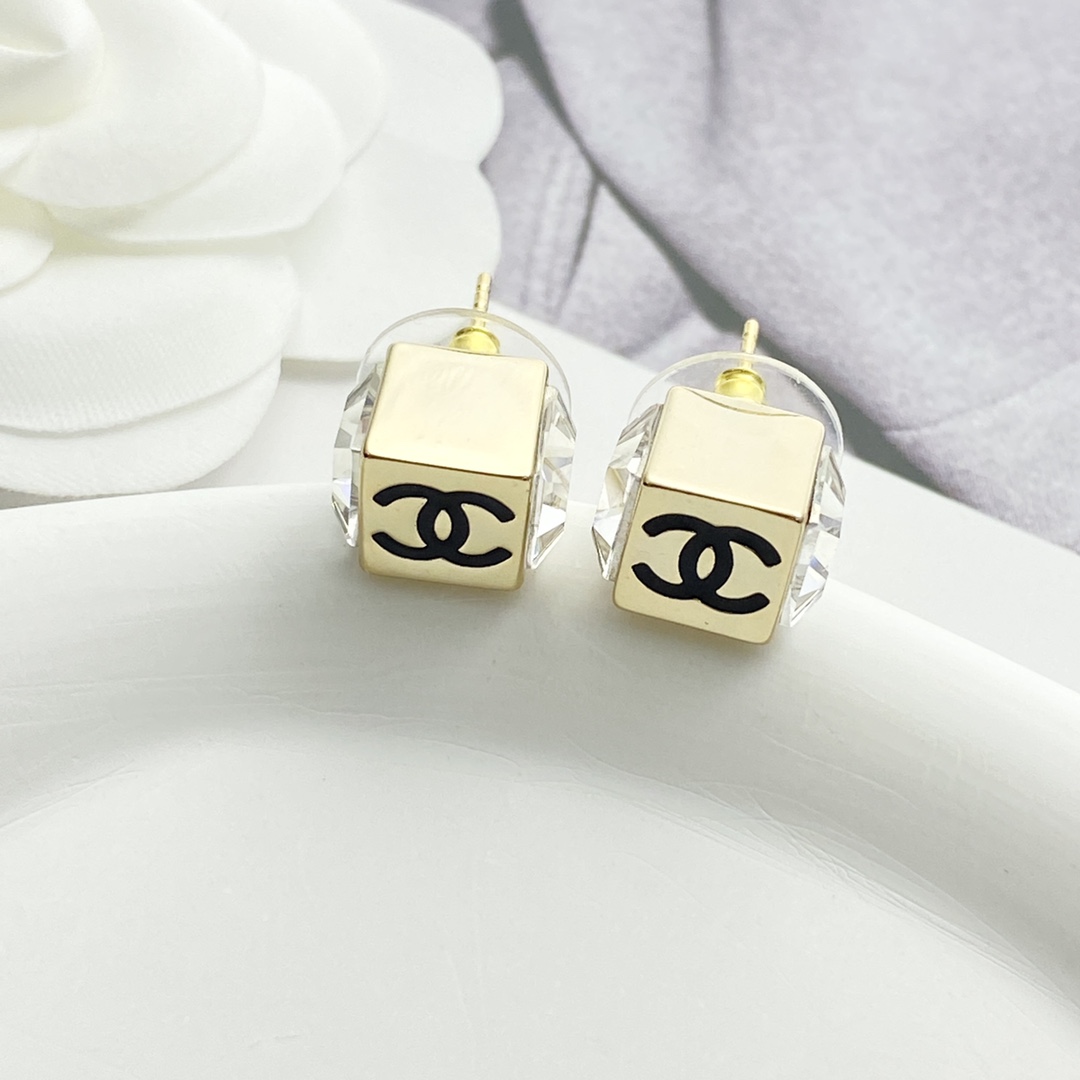 Chanel 原單 小方塊雙C耳釘 極簡設計 高級感百搭耳飾| 14 Chanel 原單 小方塊雙C耳釘 極簡設計 高級感百搭耳飾