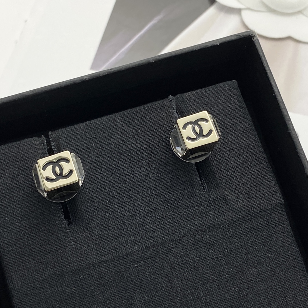 Chanel 原單 小方塊雙C耳釘 極簡設計 高級感百搭耳飾| 9 Chanel 原單 小方塊雙C耳釘 極簡設計 高級感百搭耳飾