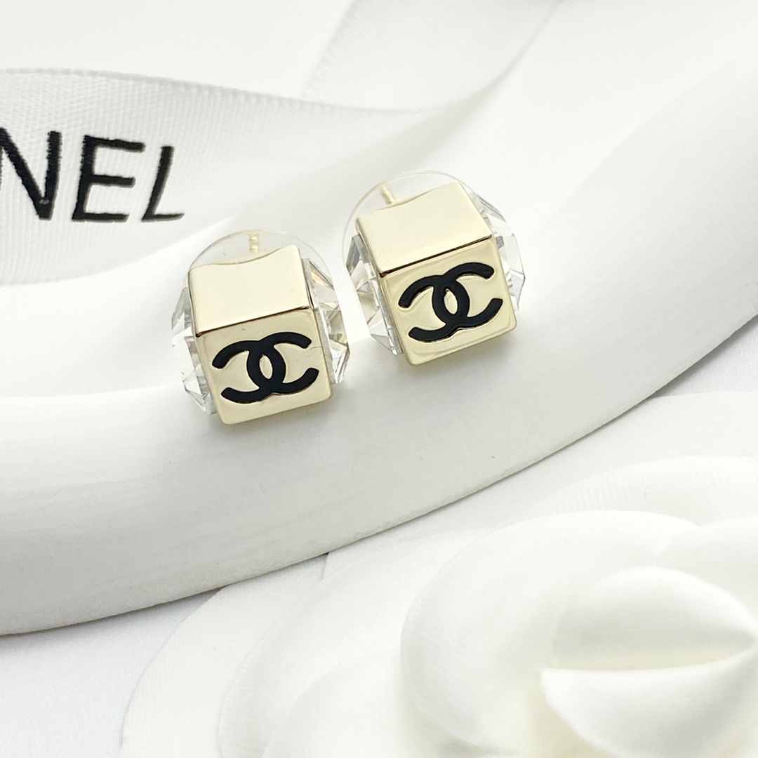 Chanel 原單 小方塊雙C耳釘 極簡設計 高級感百搭耳飾| 8 Chanel 原單 小方塊雙C耳釘 極簡設計 高級感百搭耳飾