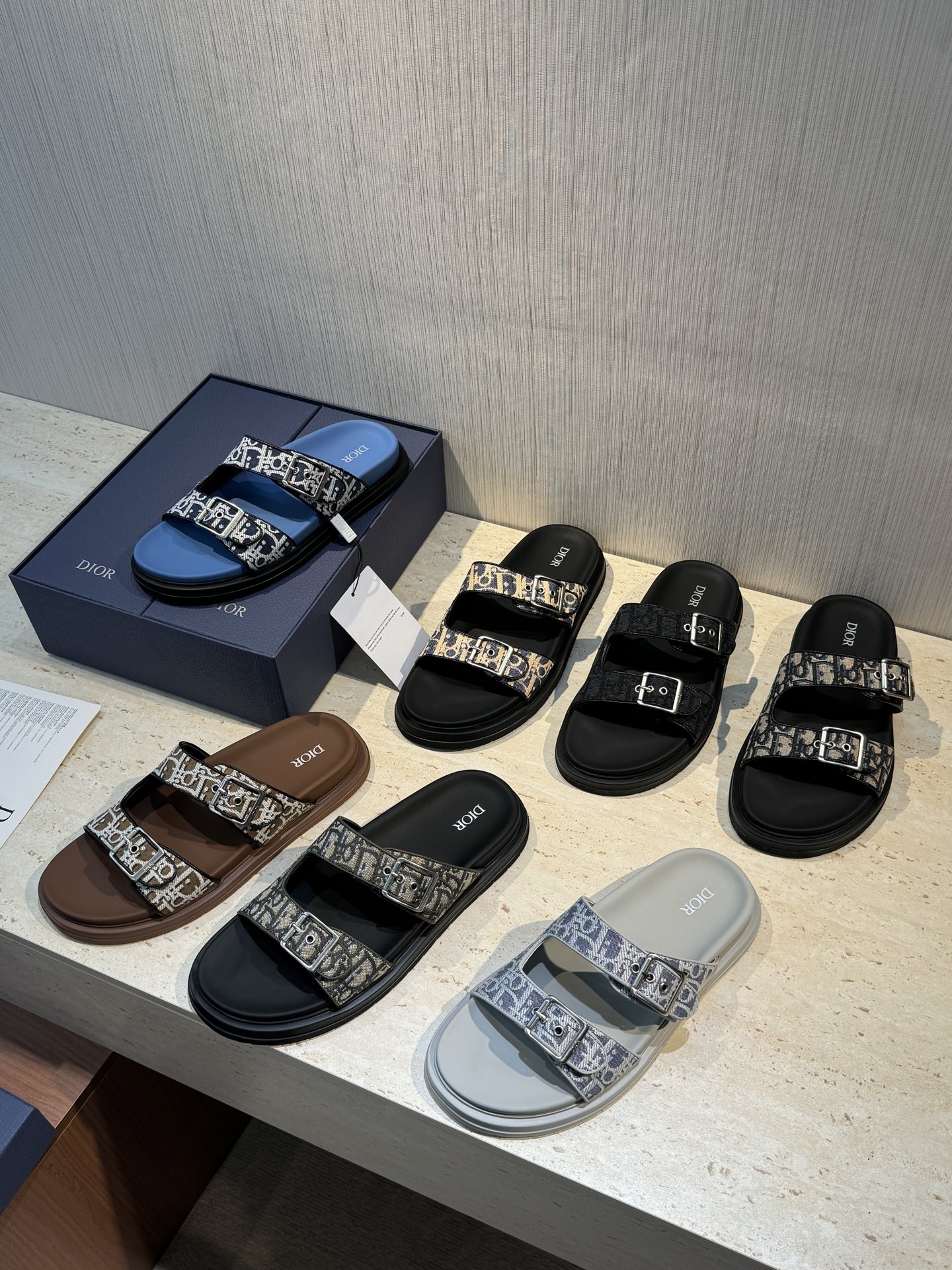 Dior 原單 男款黑色緹花雙扣拖鞋 低調潮流休閒款| 8 Dior 原單 男款黑色緹花雙扣拖鞋 低調潮流休閒款