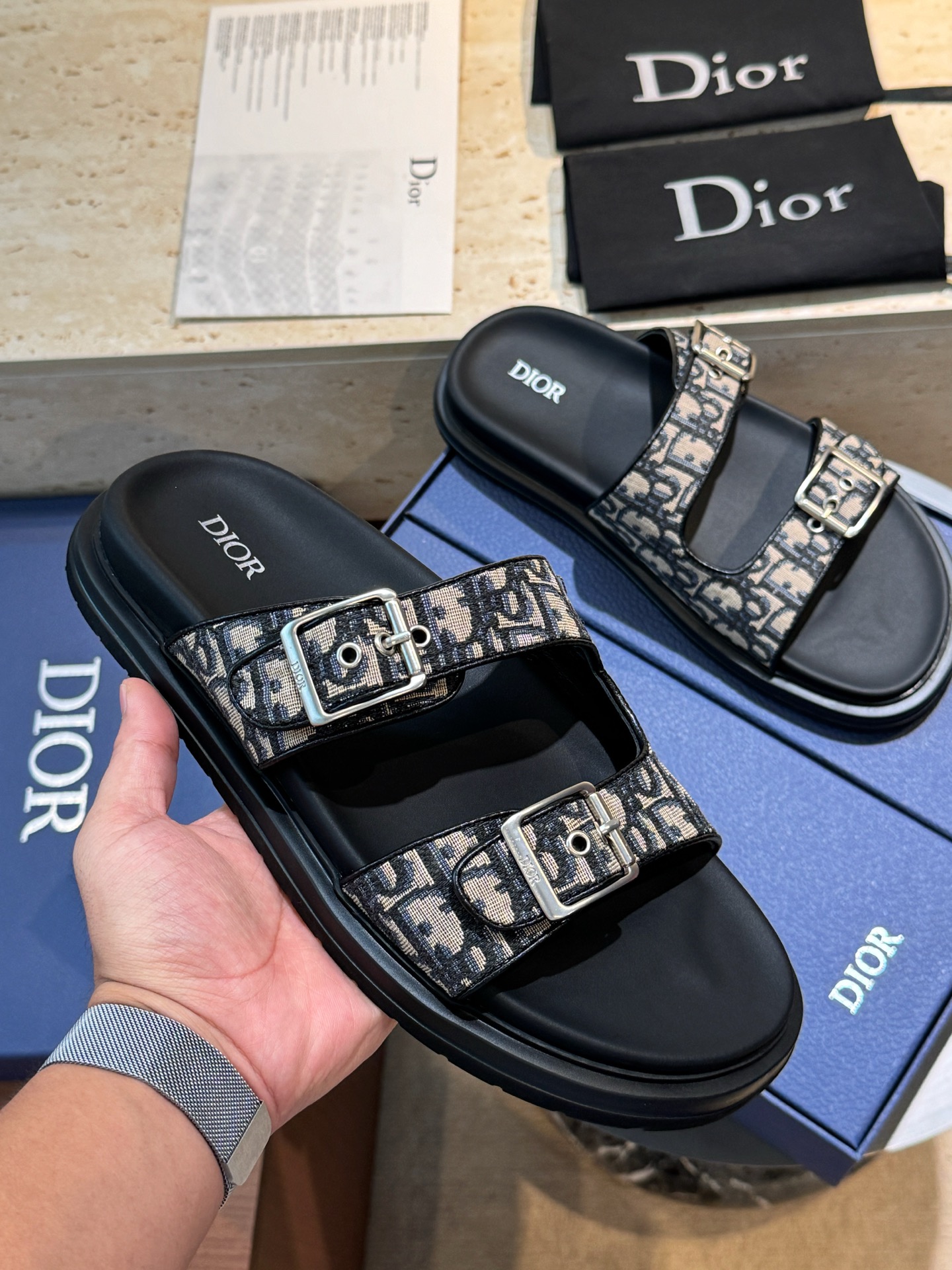 Dior 精緻版 男款棕色緹花雙扣拖鞋 復古質感休閒款| 12 Dior 精緻版 男款棕色緹花雙扣拖鞋 復古質感休閒款