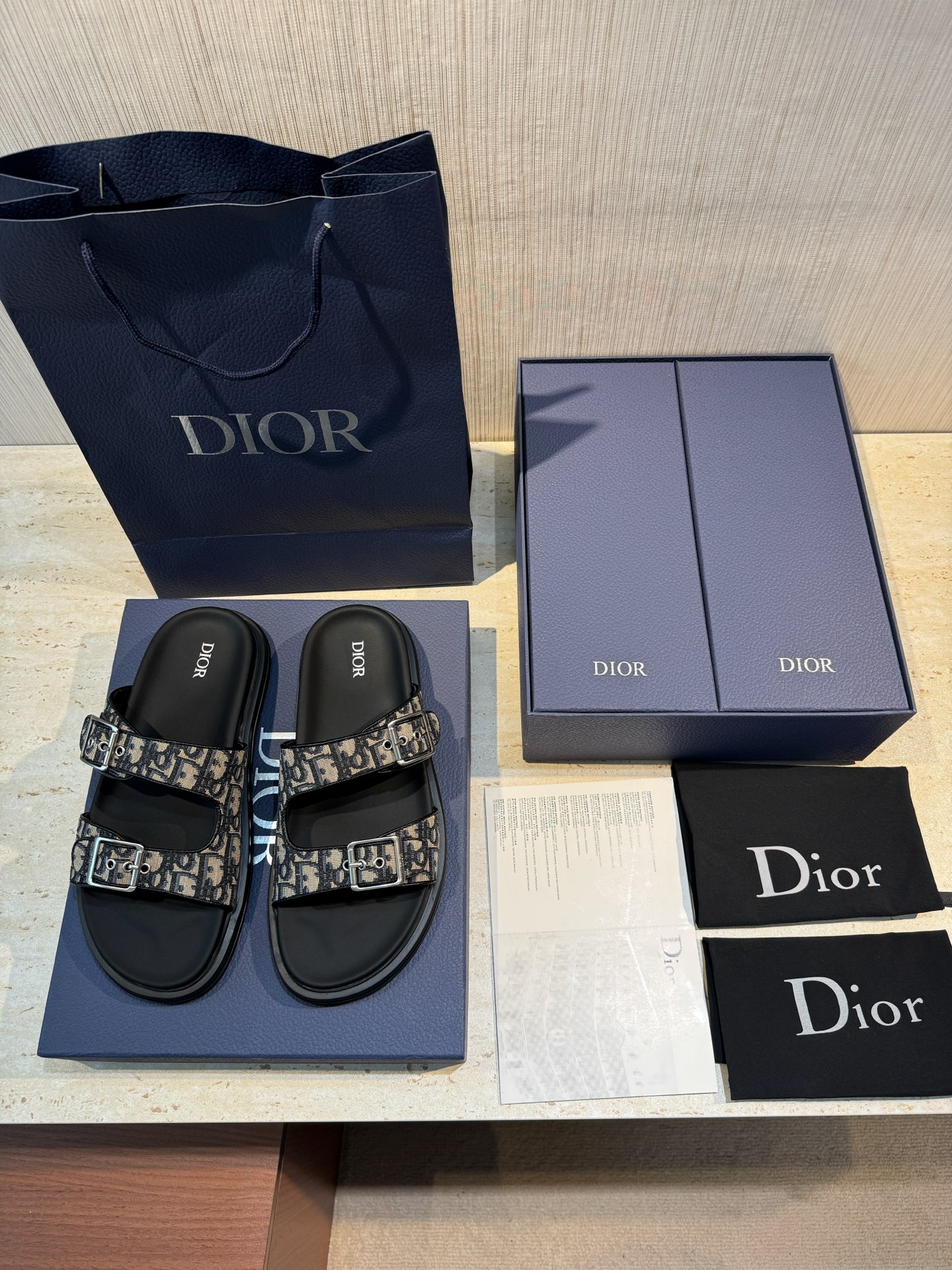 Dior 精緻版 男款棕色緹花雙扣拖鞋 復古質感休閒款| 9 Dior 精緻版 男款棕色緹花雙扣拖鞋 復古質感休閒款