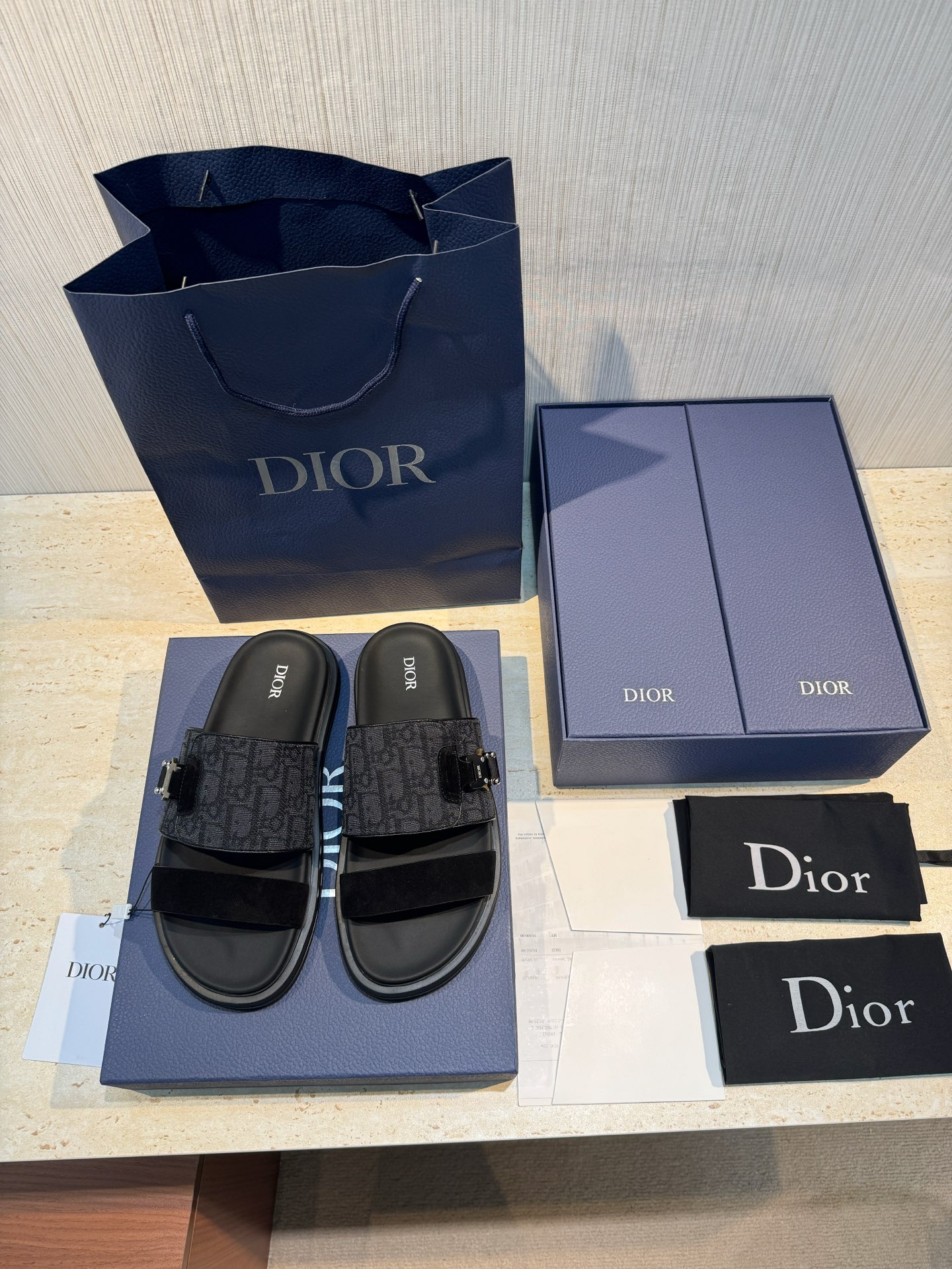 Dior 高仿 男款深藍緹花拖鞋 雙帶設計休閒款| 10 Dior 高仿 男款深藍緹花拖鞋 雙帶設計休閒款