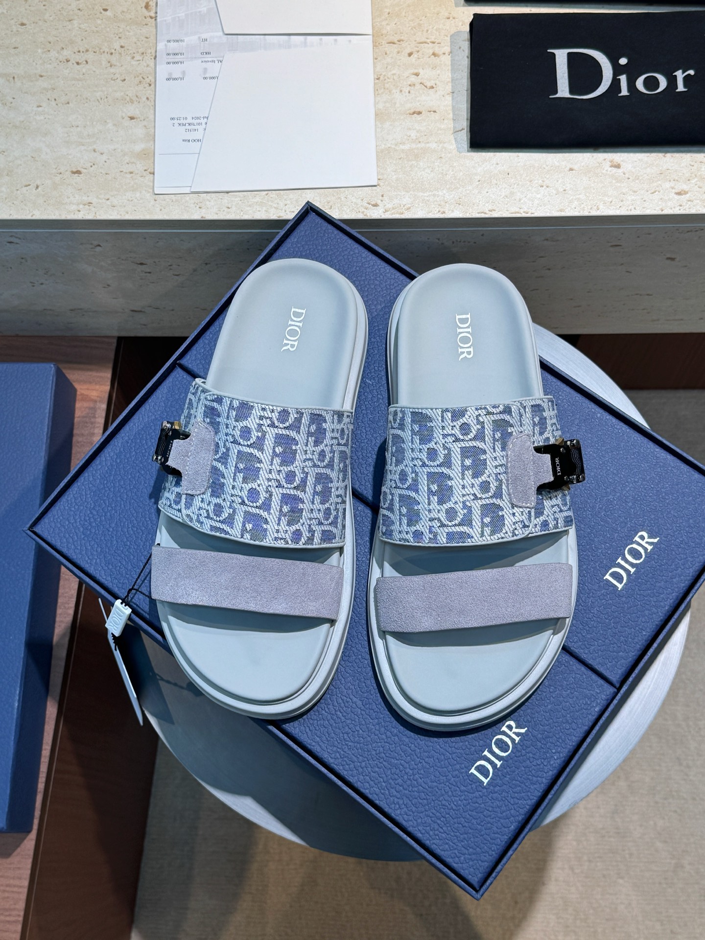 Dior 高仿 男款灰藍緹花拼接拖鞋 雙帶設計休閒潮流款| 13 Dior 高仿 男款灰藍緹花拼接拖鞋 雙帶設計休閒潮流款