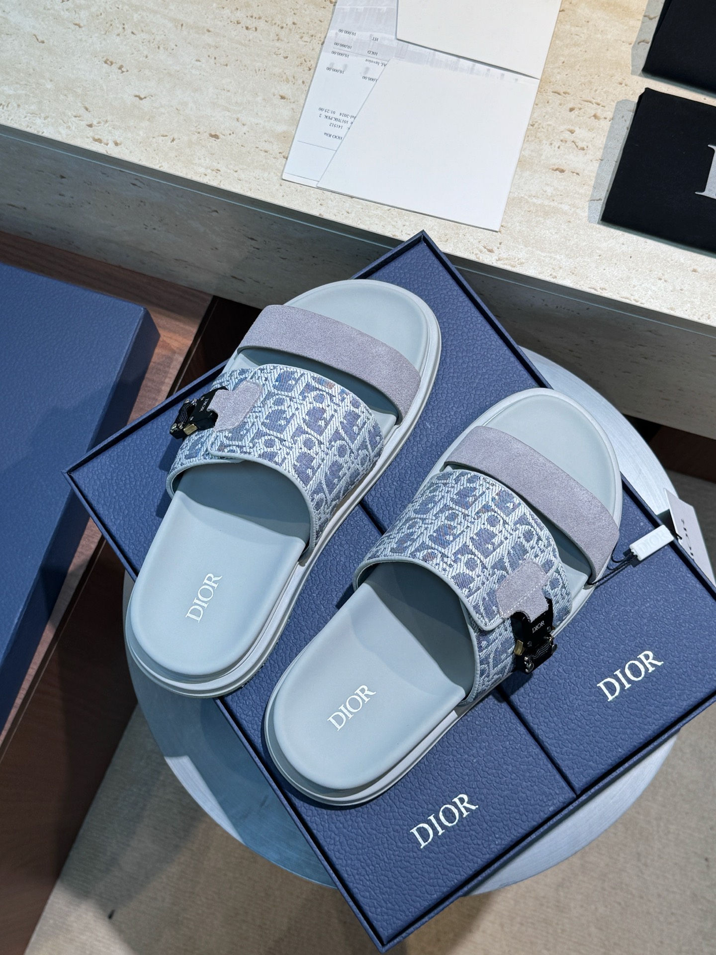 Dior 高仿 男款灰藍緹花拼接拖鞋 雙帶設計休閒潮流款| 11 Dior 高仿 男款灰藍緹花拼接拖鞋 雙帶設計休閒潮流款