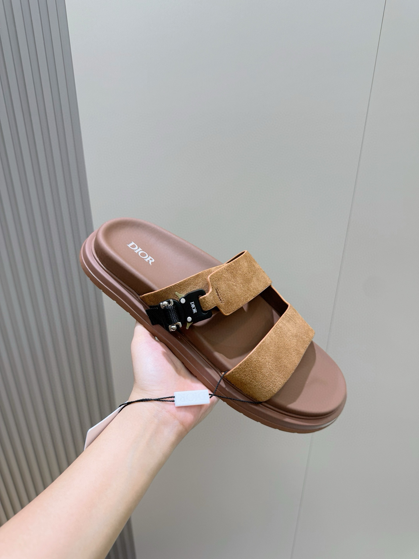 Dior 原單 男款棕色麂皮雙帶拖鞋 極簡風休閒款| 10 Dior 原單 男款棕色麂皮雙帶拖鞋 極簡風休閒款