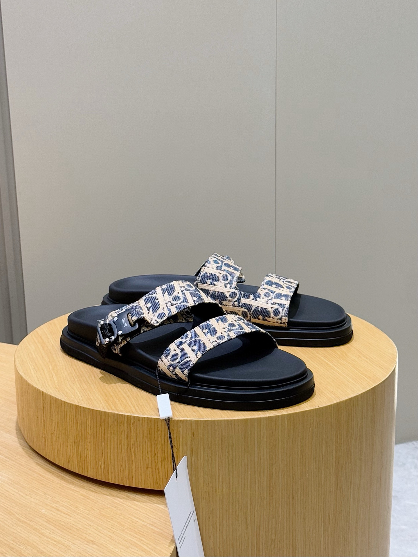 Dior 一比一 男款黑色緹花雙帶拖鞋 經典百搭潮流款| 12 Dior 一比一 男款黑色緹花雙帶拖鞋 經典百搭潮流款