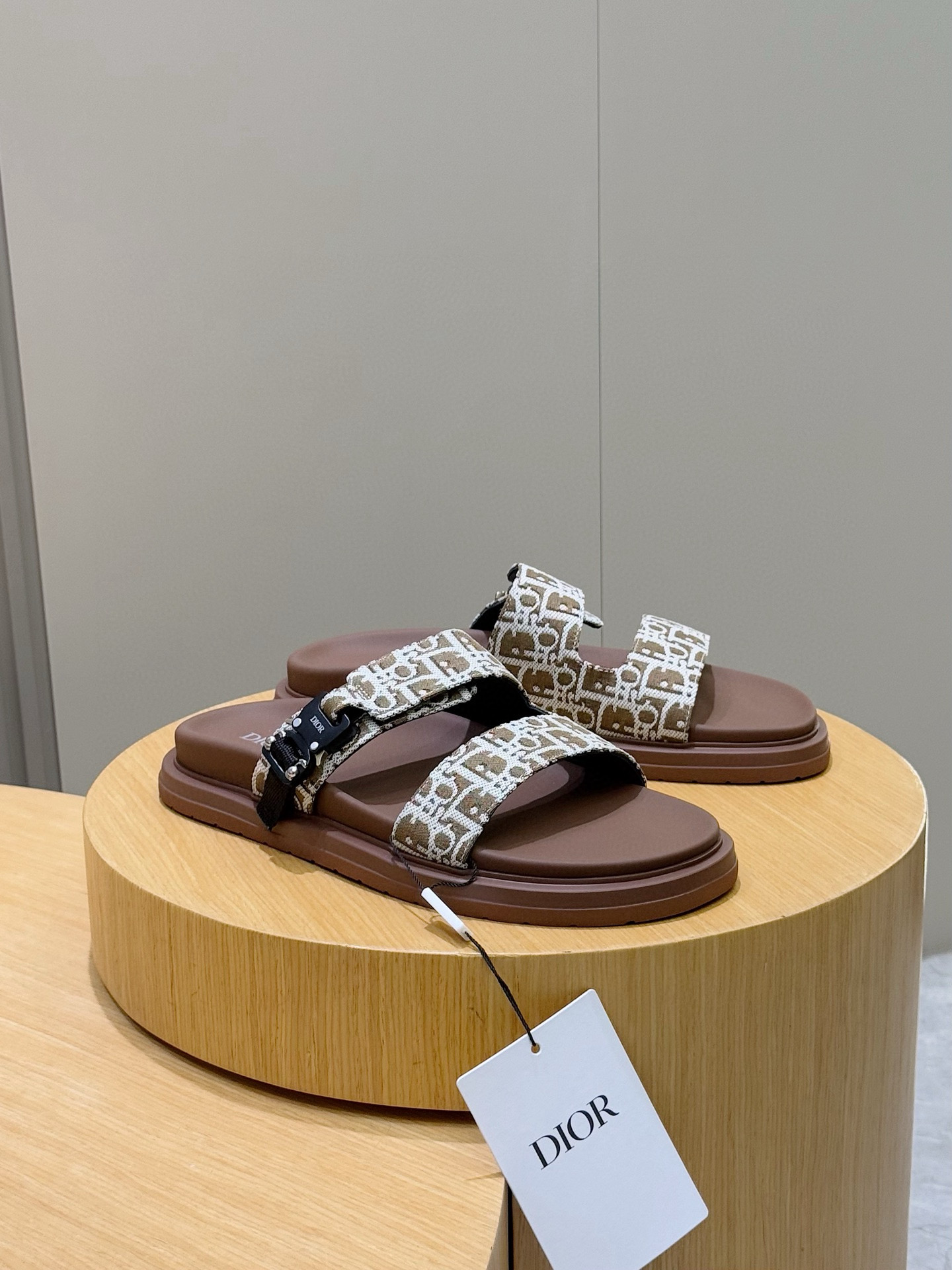 Dior A貨 男款棕色緹花拖鞋 雙帶設計休閒百搭款| 12 Dior A貨 男款棕色緹花拖鞋 雙帶設計休閒百搭款