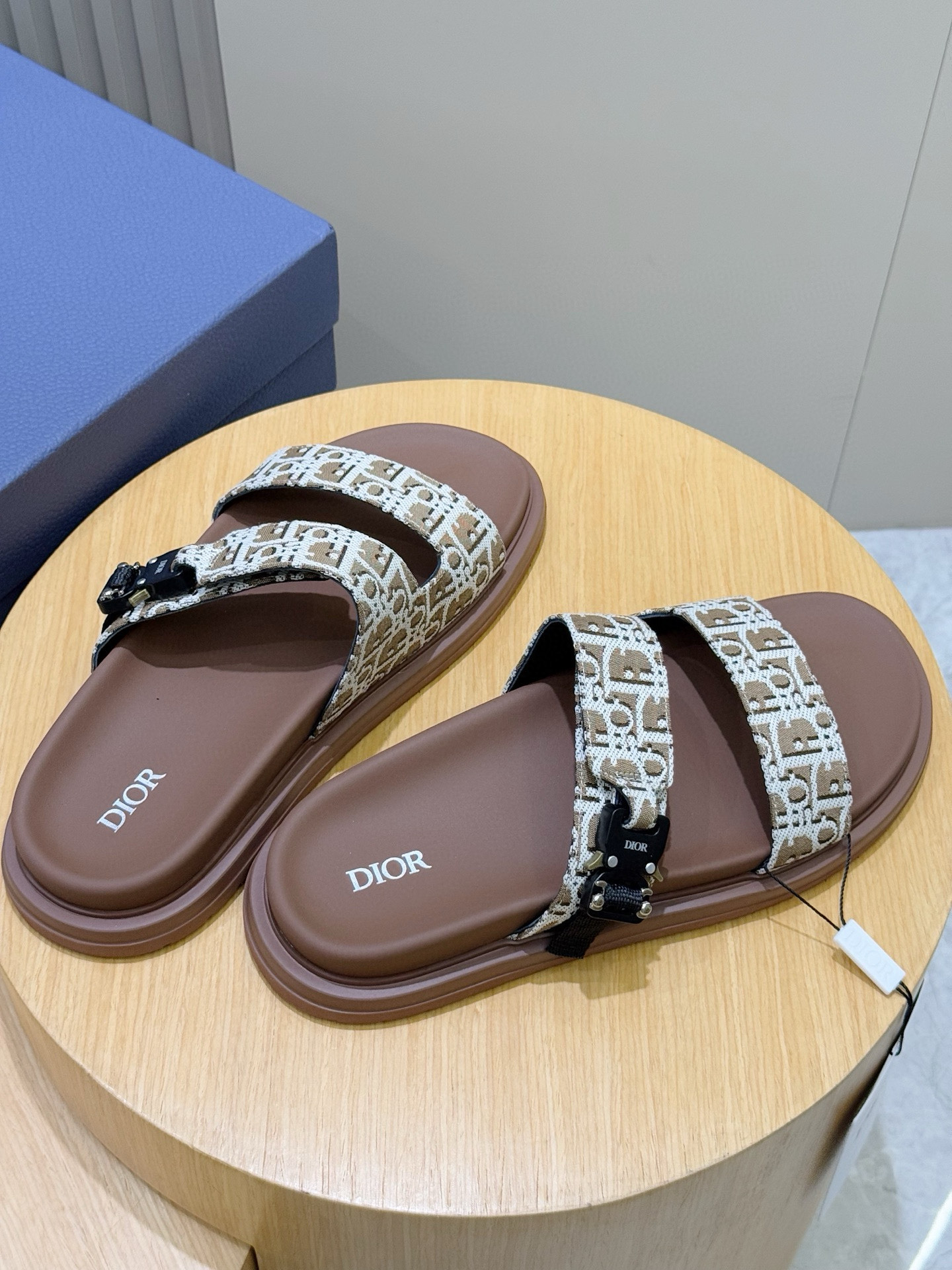 Dior A貨 男款棕色緹花拖鞋 雙帶設計休閒百搭款| 9 Dior A貨 男款棕色緹花拖鞋 雙帶設計休閒百搭款
