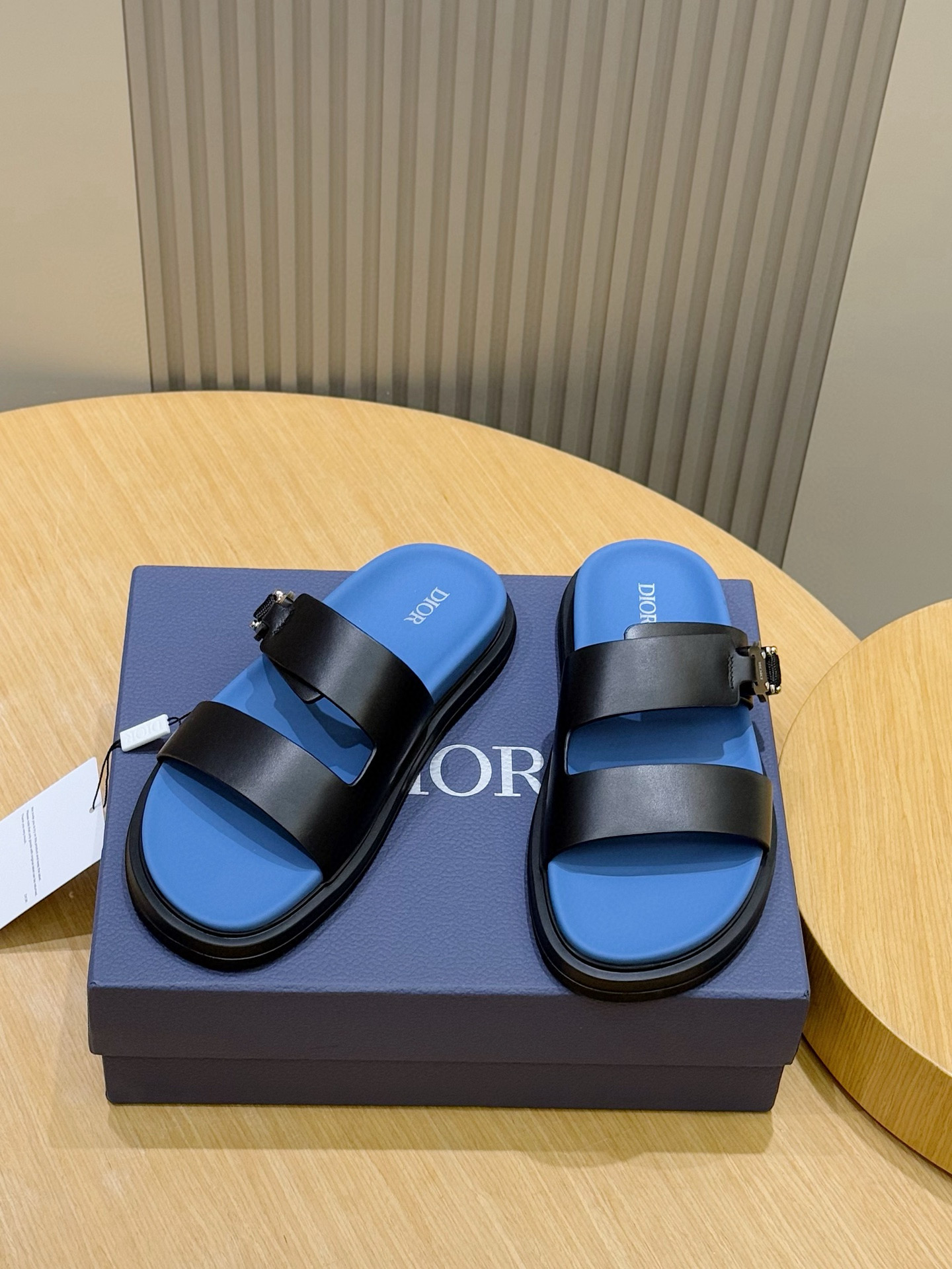 Dior 高仿 男款藍色皮革拖鞋 雙帶設計潮流款| 14 Dior 高仿 男款藍色皮革拖鞋 雙帶設計潮流款