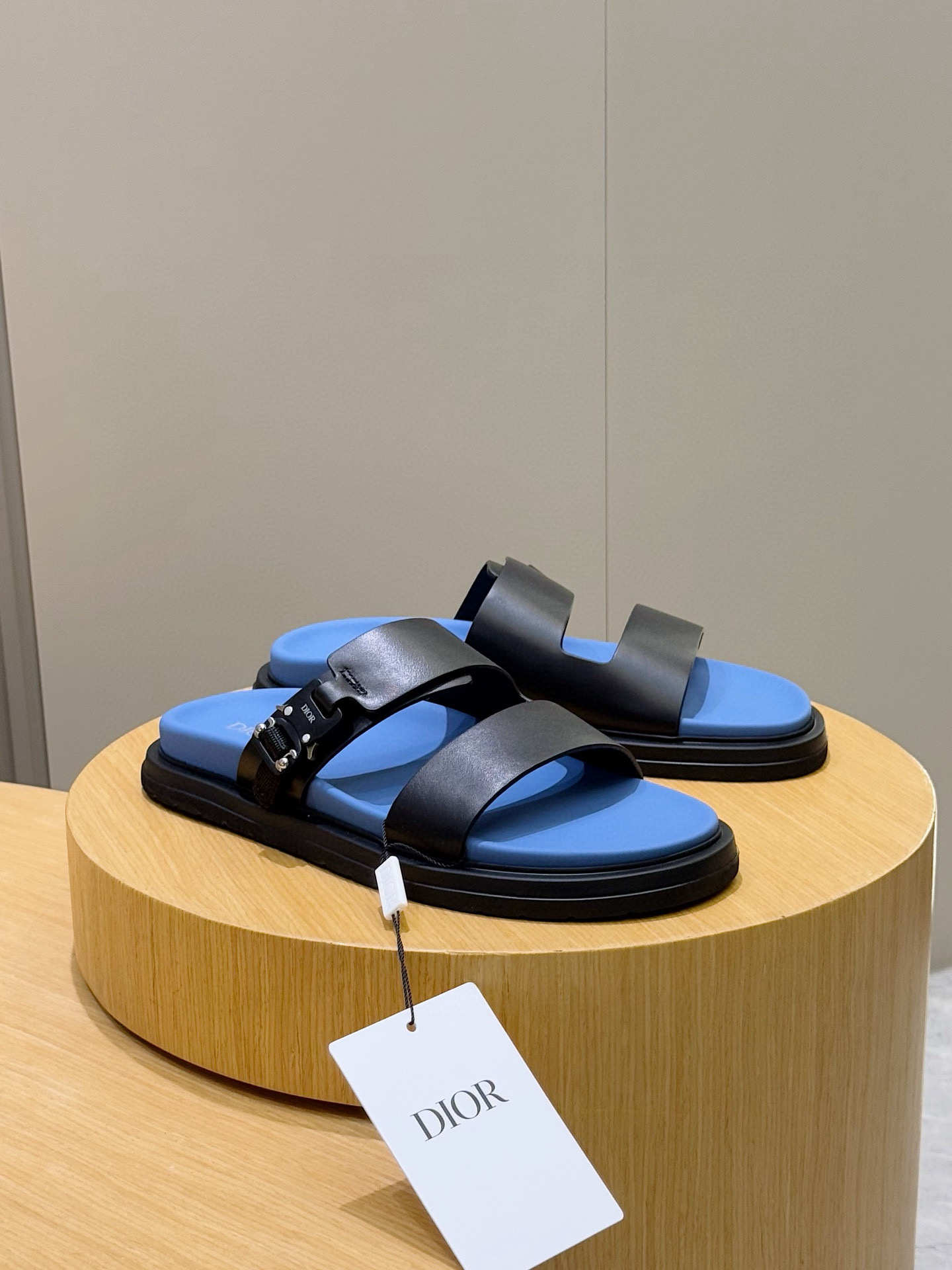 Dior 高仿 男款藍色皮革拖鞋 雙帶設計潮流款| 12 Dior 高仿 男款藍色皮革拖鞋 雙帶設計潮流款