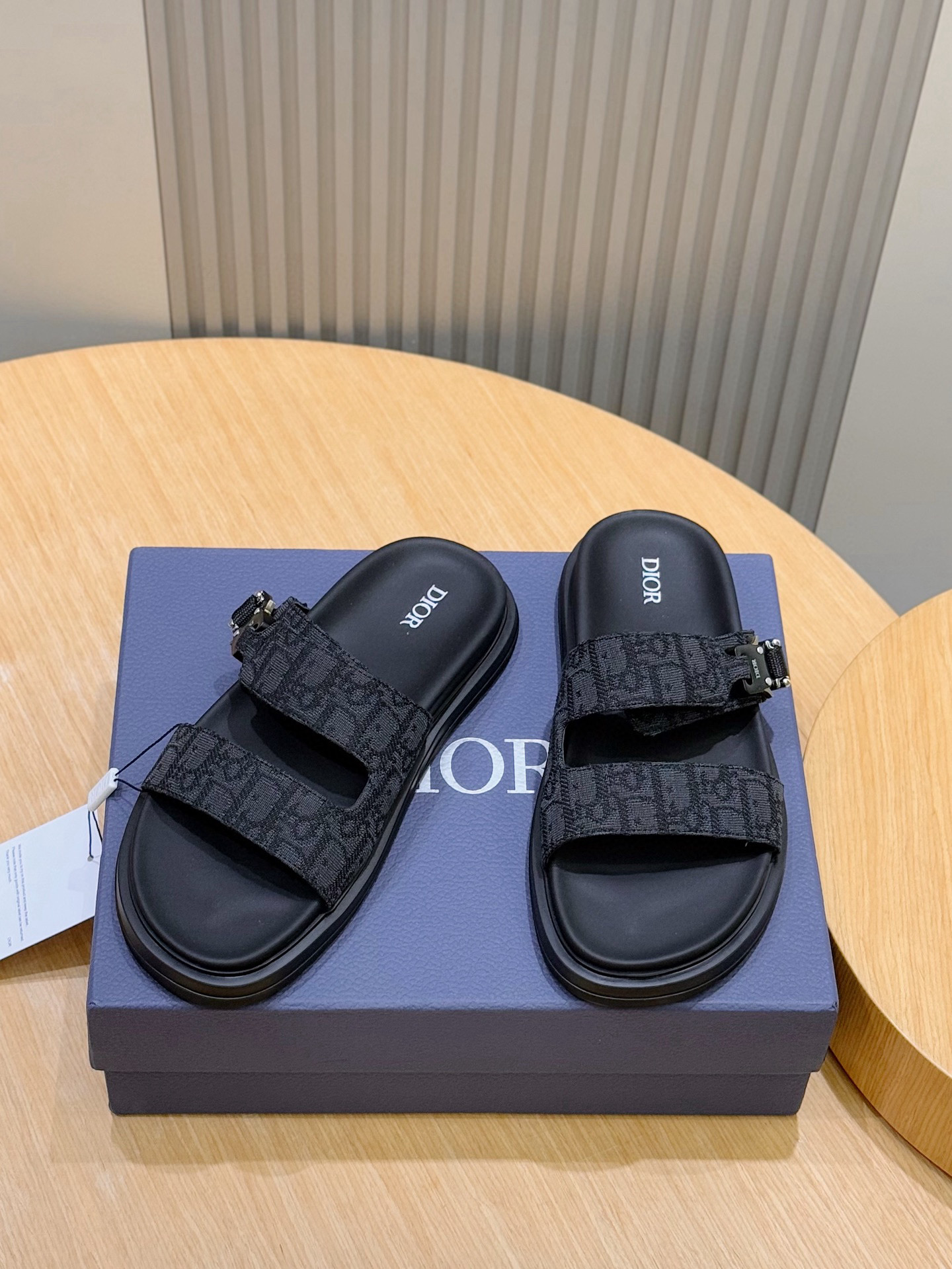 Dior 原單 男款黑色緹花拖鞋 雙帶設計街頭潮流款| 14 Dior 原單 男款黑色緹花拖鞋 雙帶設計街頭潮流款