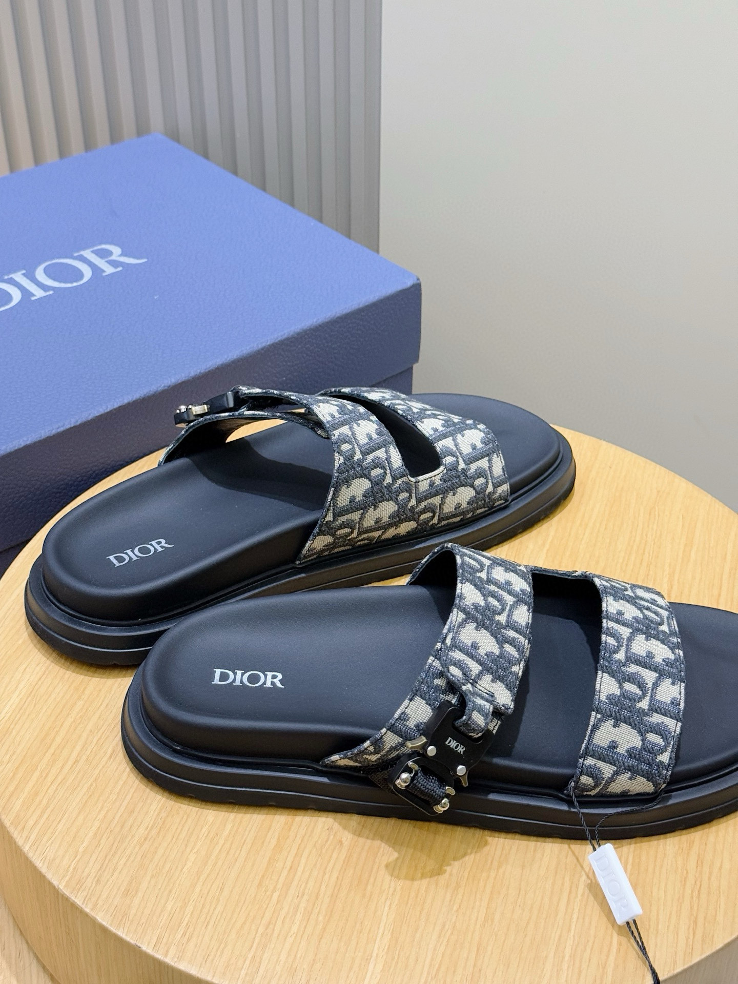 Dior A貨 男款黑色皮革拖鞋 雙帶極簡款| 9 Dior A貨 男款黑色皮革拖鞋 雙帶極簡款