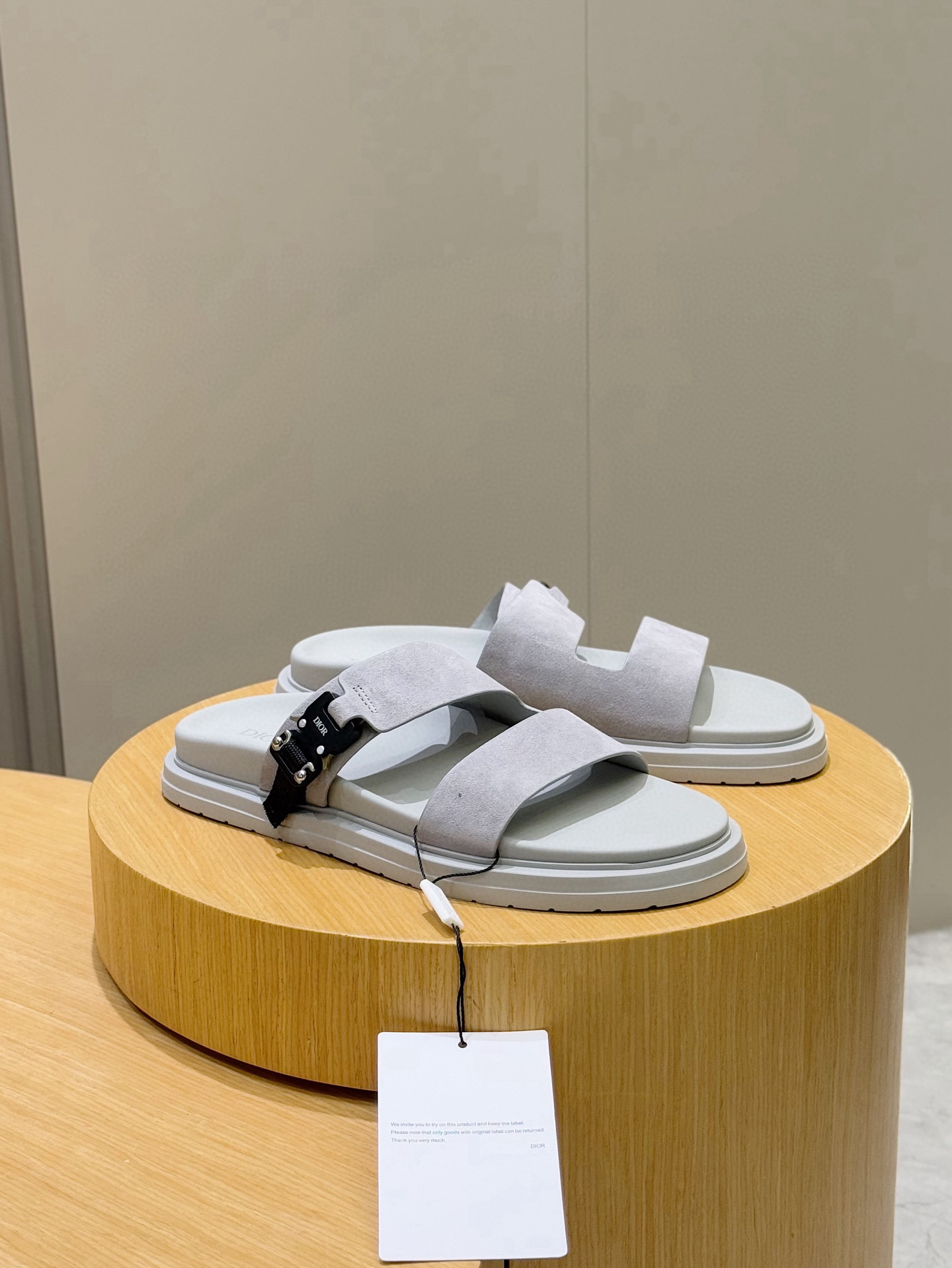 Dior 高仿 男款白色麂皮拖鞋 雙帶休閒款| 12 Dior 高仿 男款白色麂皮拖鞋 雙帶休閒款