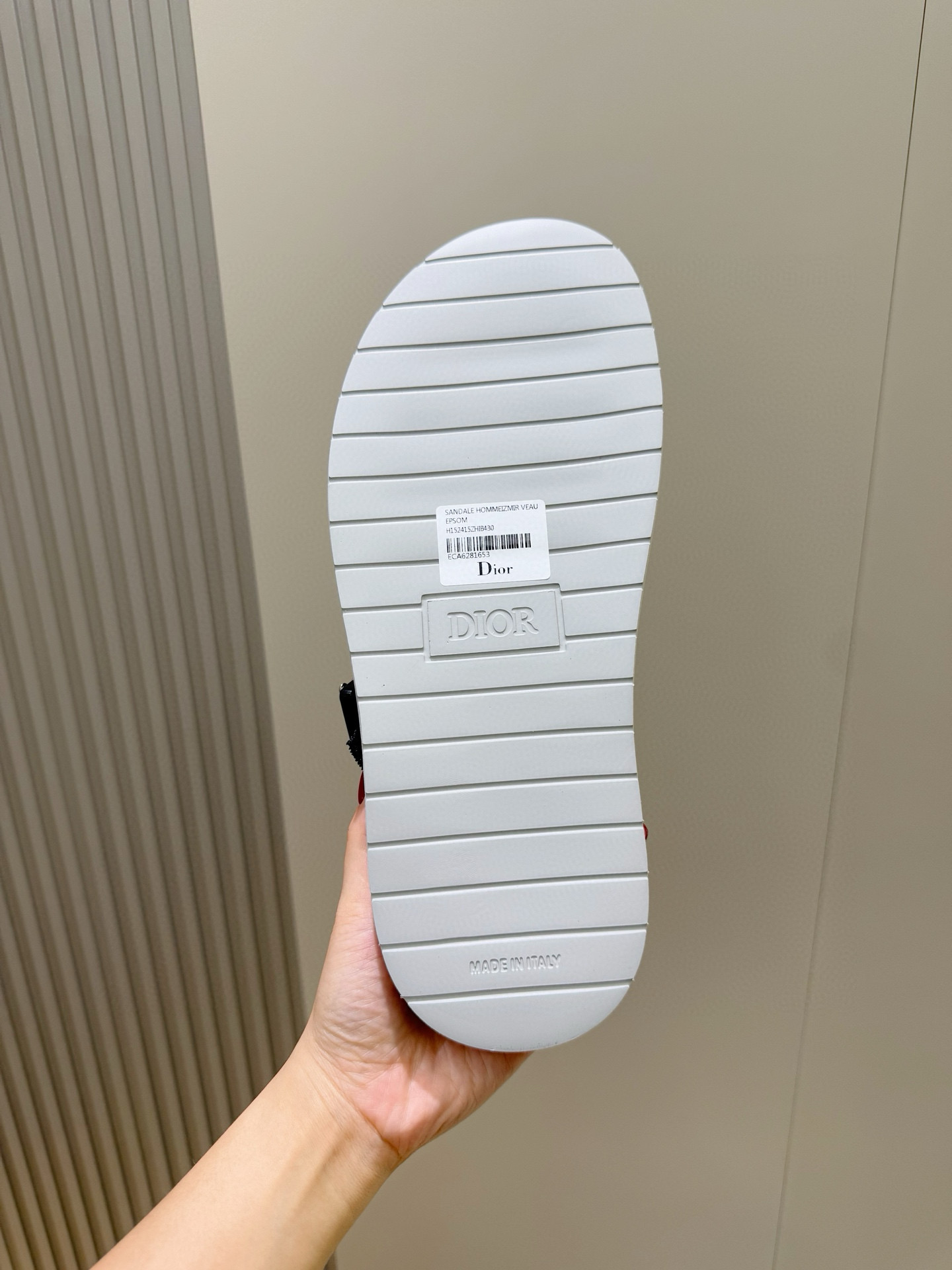 Dior 高仿 男款白色麂皮拖鞋 雙帶休閒款| 8 Dior 高仿 男款白色麂皮拖鞋 雙帶休閒款